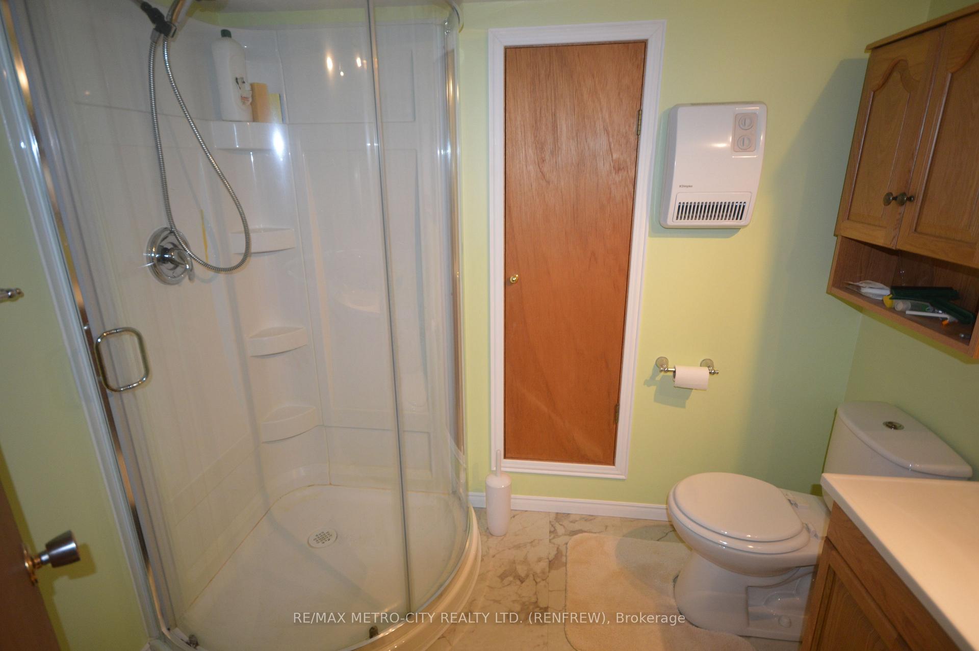 Photo 11 of 258 Centennial Drive, Renfrew — HOMEH