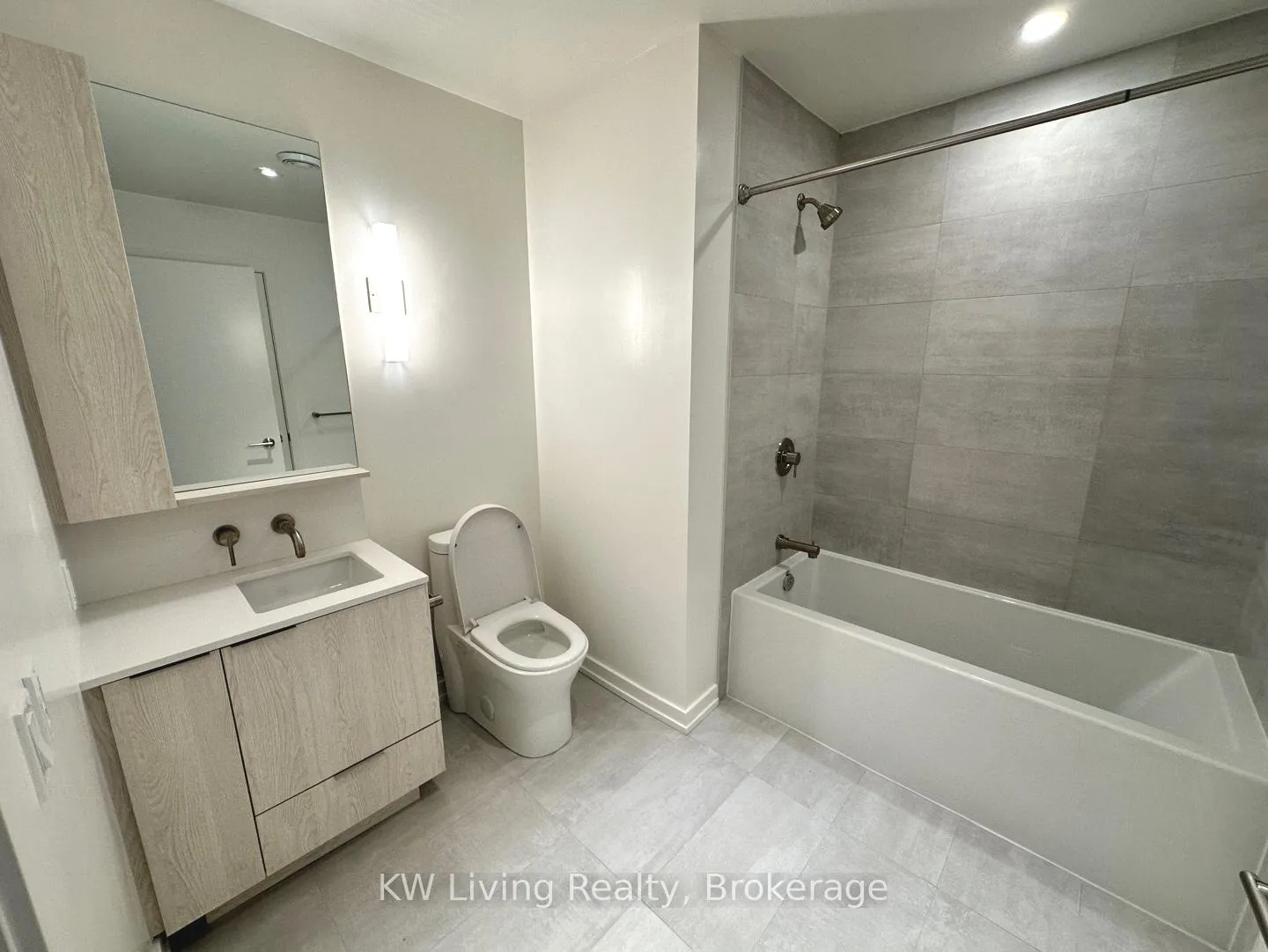 Photo 15 of Unit 3003, 110 Broadway Avenue, Toronto, Mount Pleasant West — HOMEH