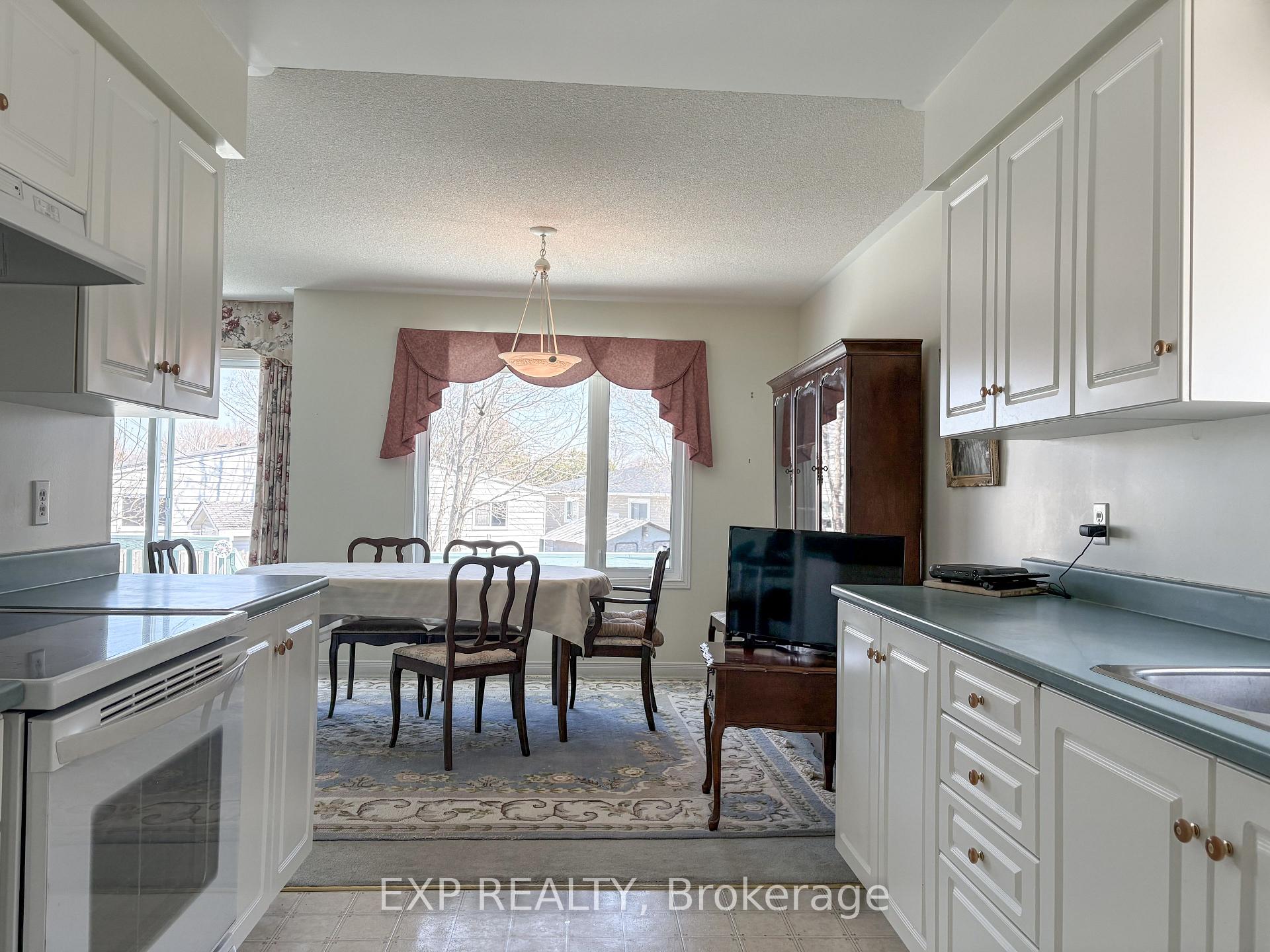 Photo 7 of 213 Vanier Crescent, Renfrew — HOMEH