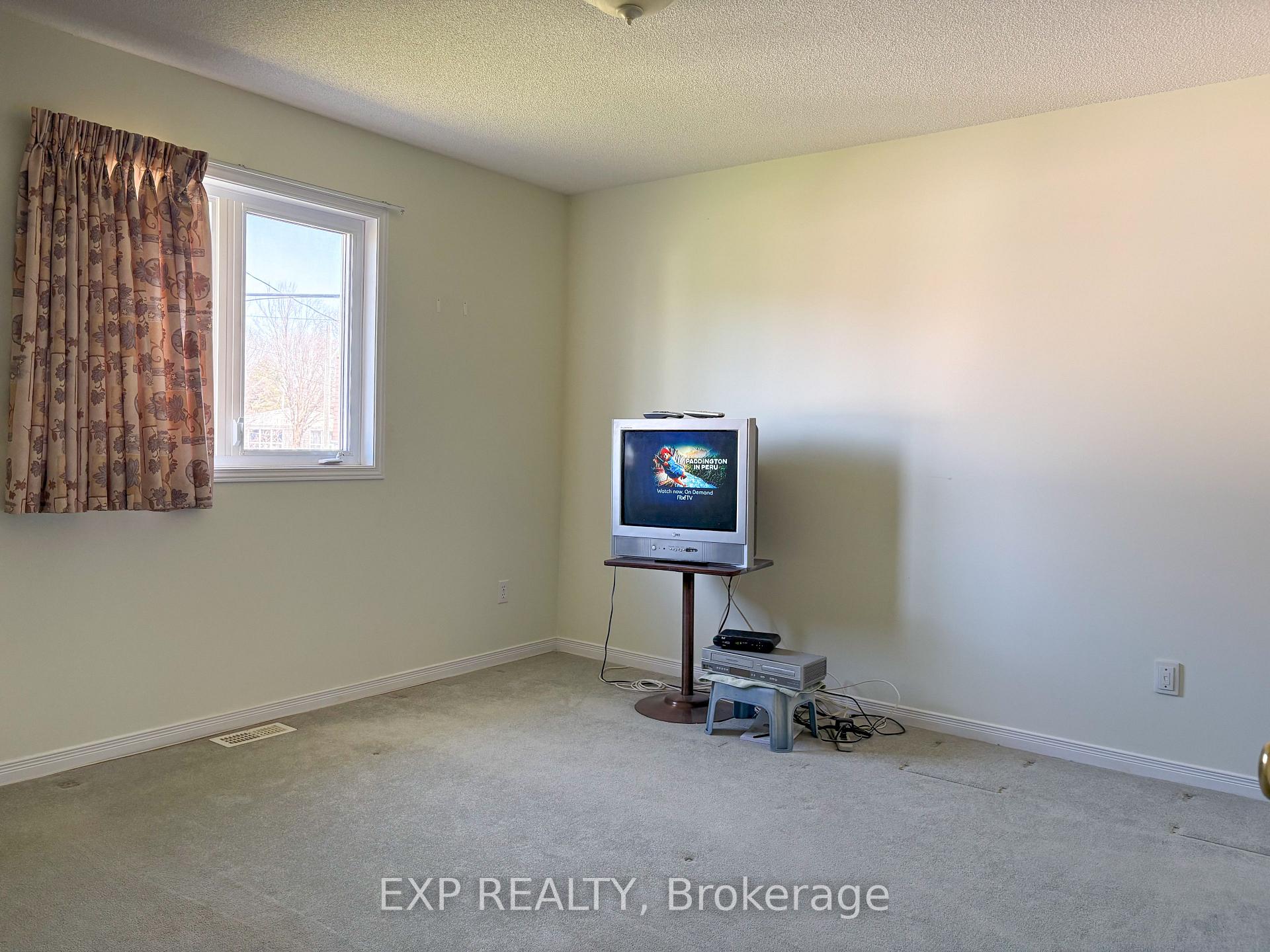 Photo 10 of 213 Vanier Crescent, Renfrew — HOMEH