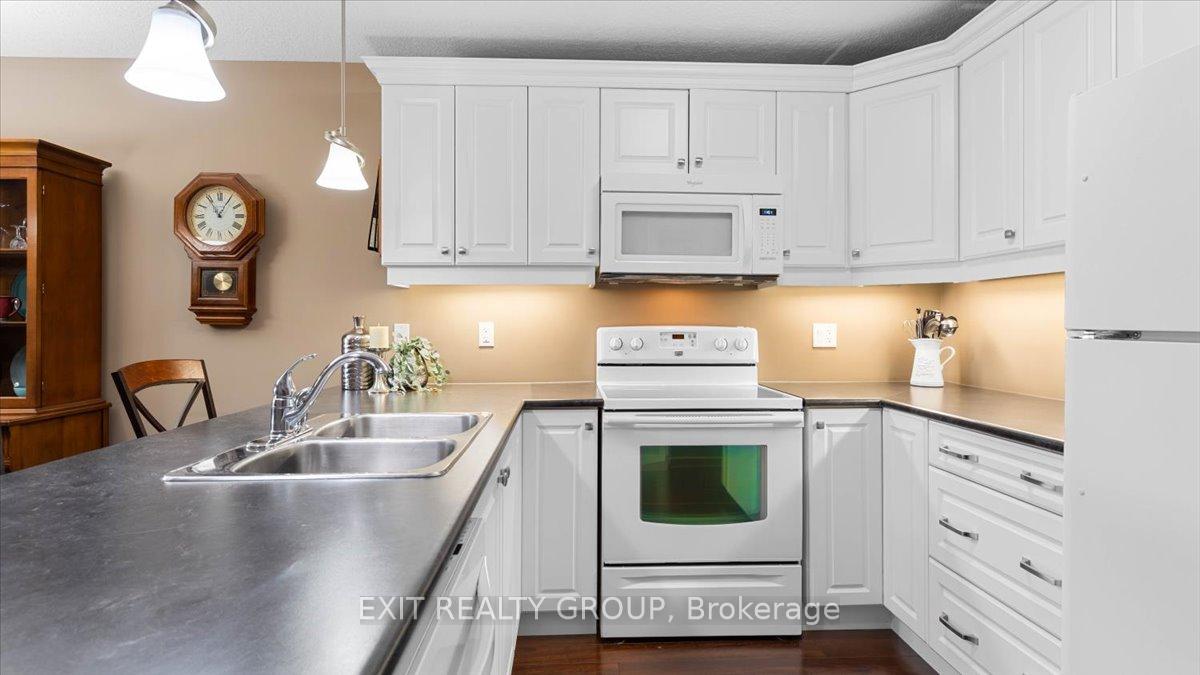 Photo 12 of 14 Cortland Crescent, Quinte West, Murray Ward — HOMEH