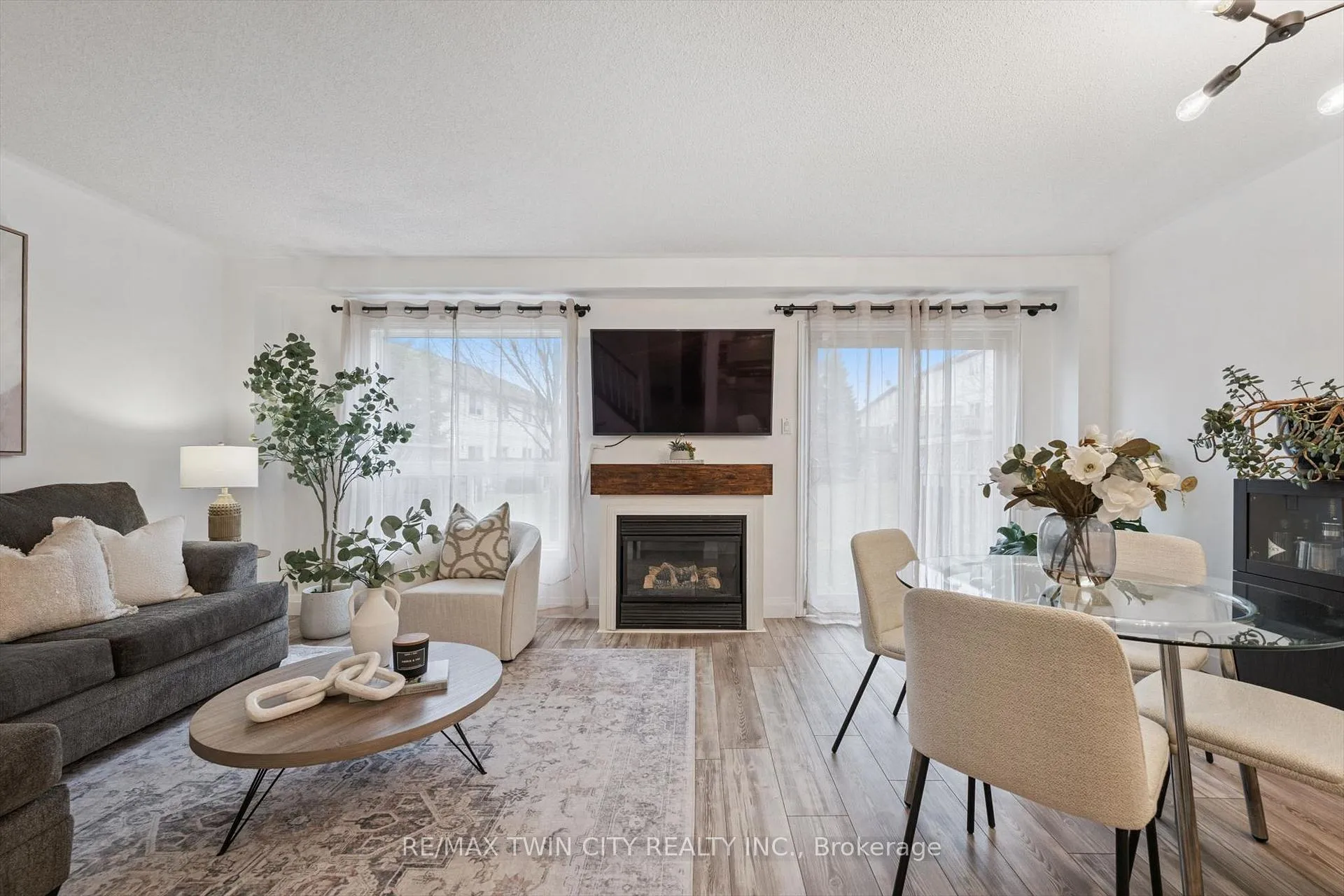 Photo 4 of Unit 42, 230 Blackhorne Drive, Kitchener, Laurentian Hills — HOMEH