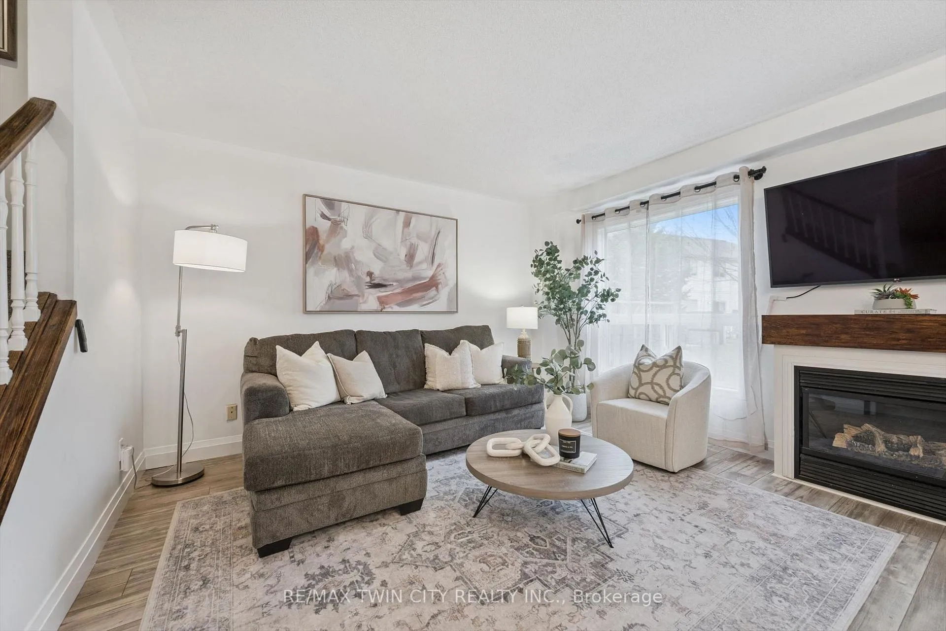 Photo 5 of Unit 42, 230 Blackhorne Drive, Kitchener, Laurentian Hills — HOMEH