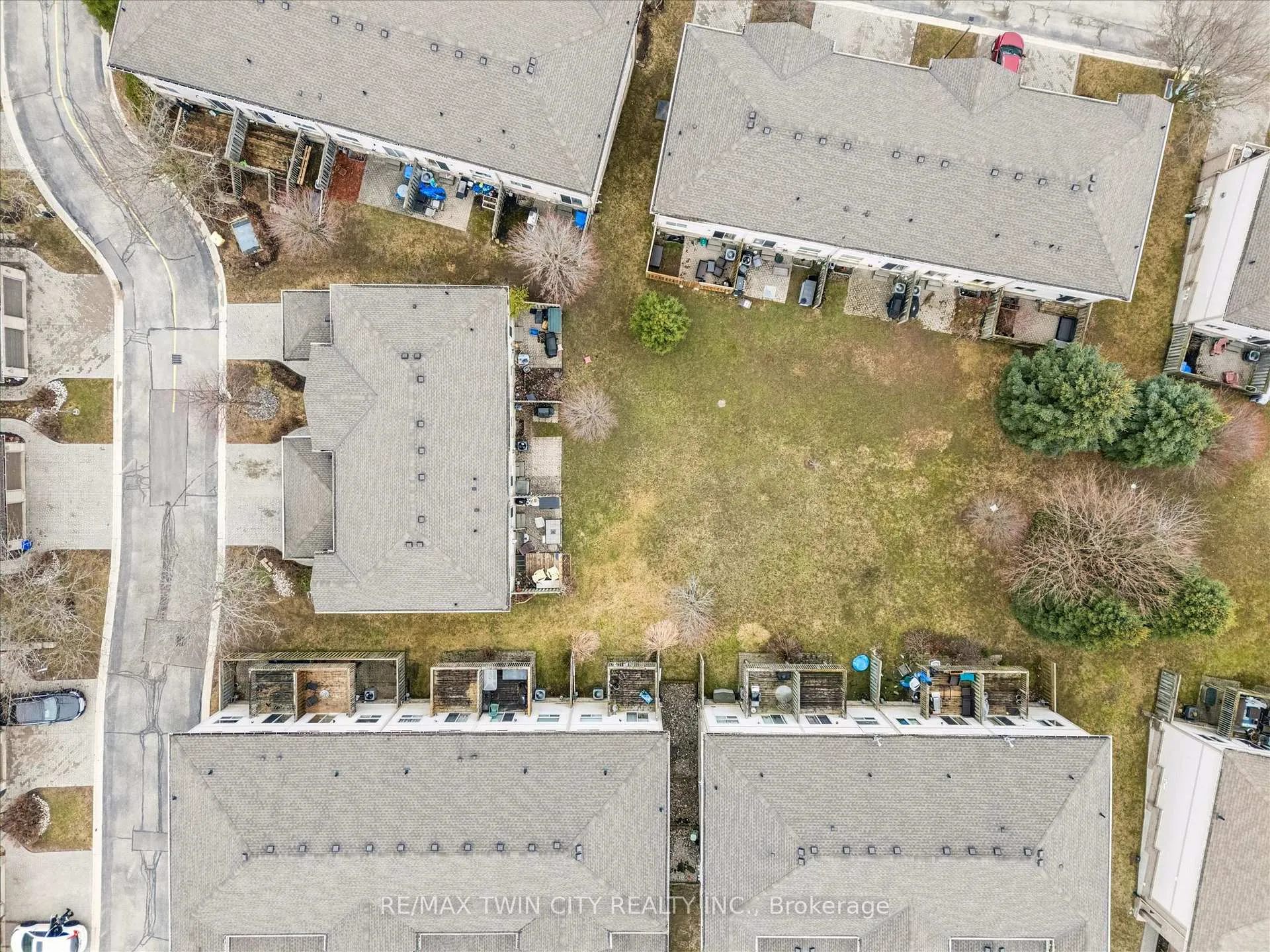 Photo 23 of Unit 42, 230 Blackhorne Drive, Kitchener, Laurentian Hills — HOMEH