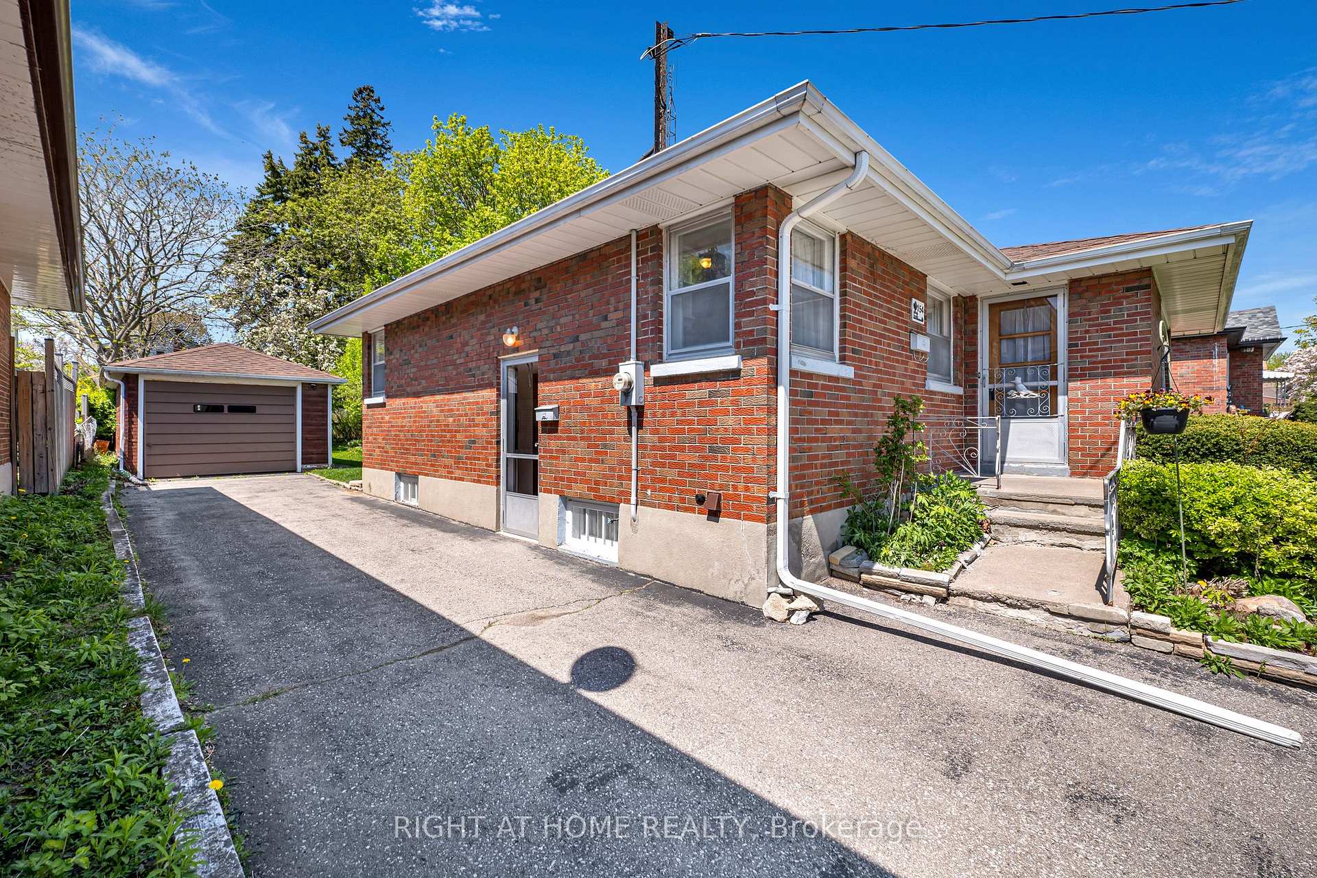 Photo 2 of 154 Chadburn Street N, Oshawa, Central — HOMEH