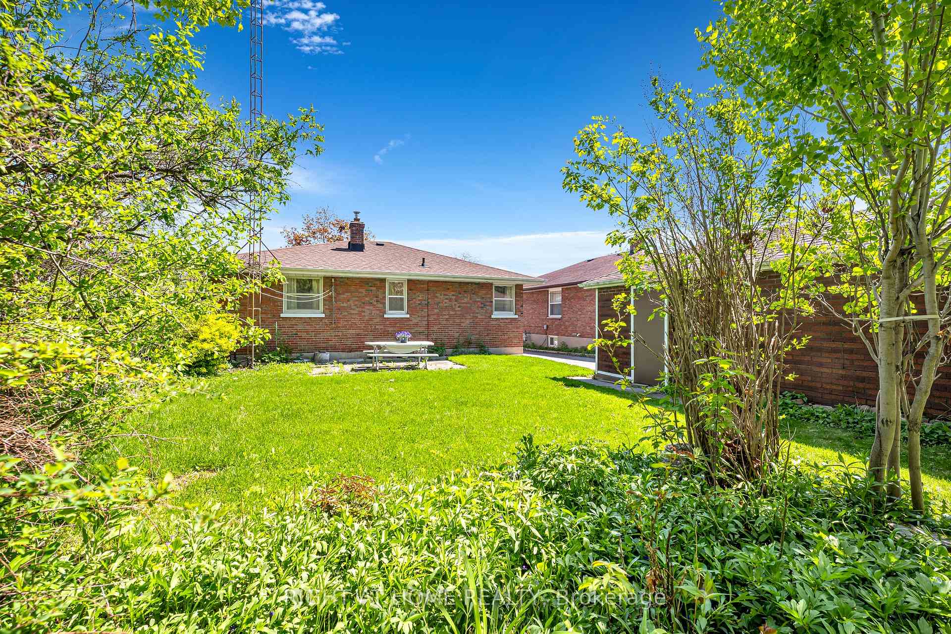 Photo 4 of 154 Chadburn Street N, Oshawa, Central — HOMEH