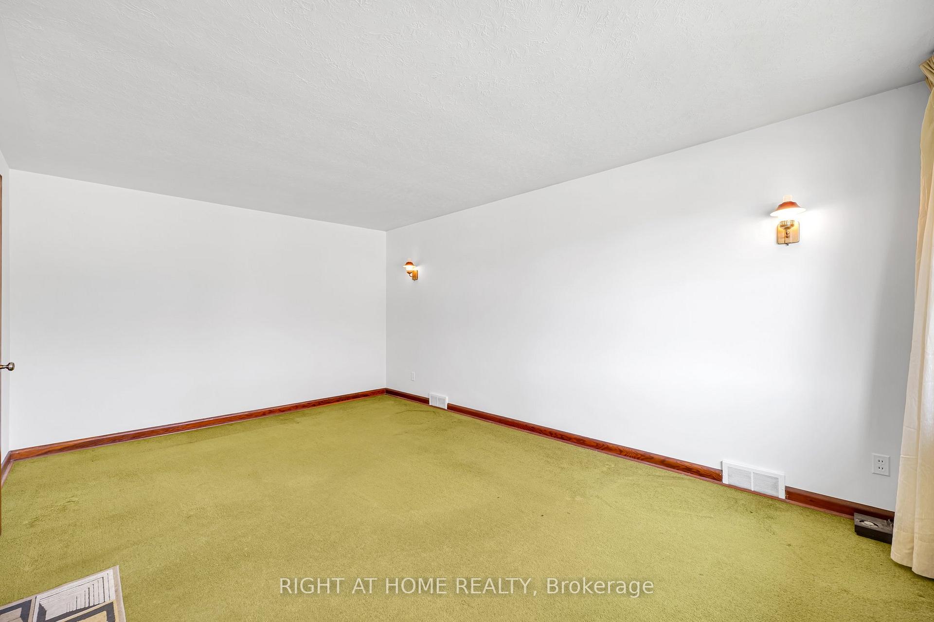 Photo 11 of 154 Chadburn Street N, Oshawa, Central — HOMEH