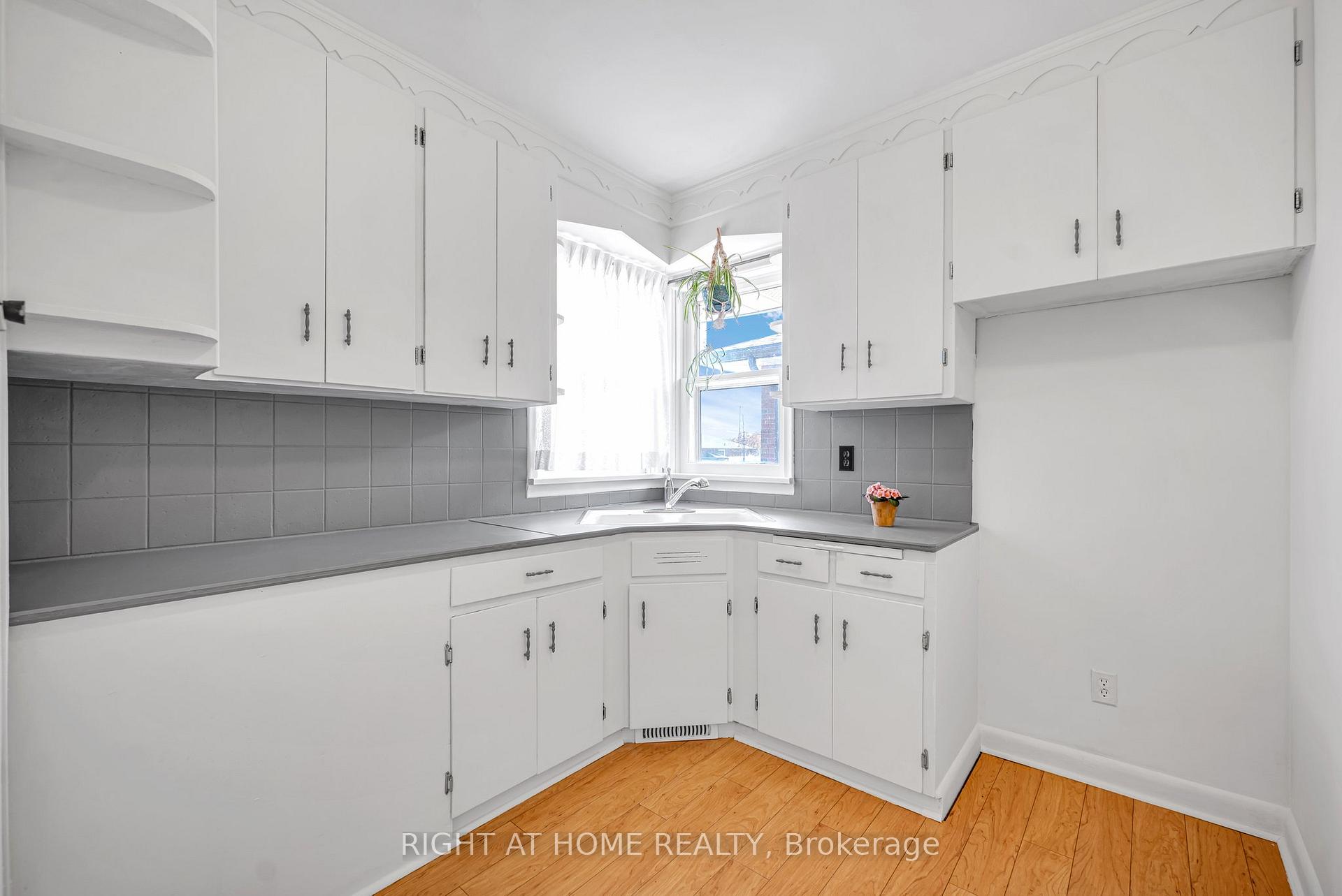 Photo 12 of 154 Chadburn Street N, Oshawa, Central — HOMEH