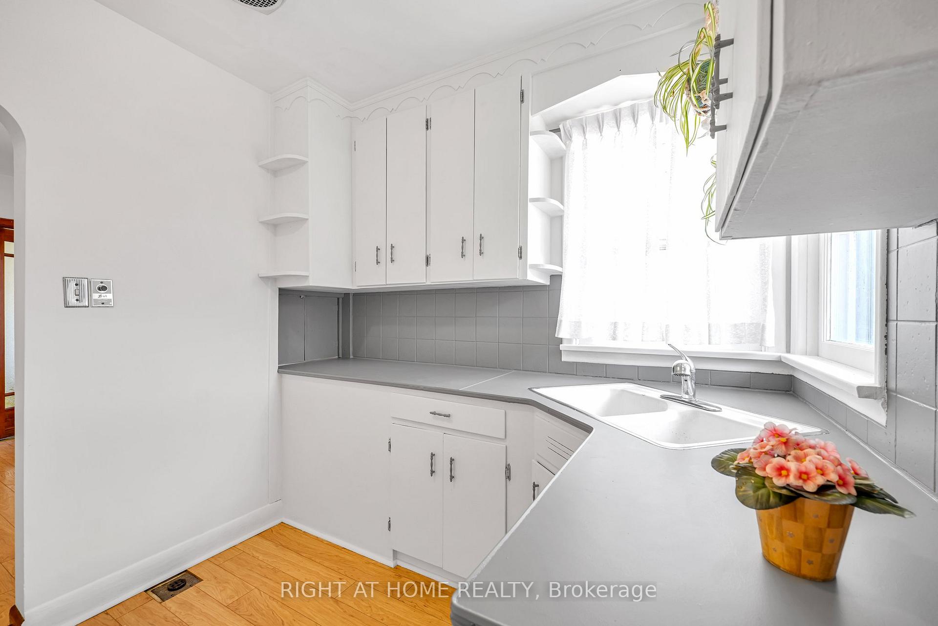 Photo 13 of 154 Chadburn Street N, Oshawa, Central — HOMEH