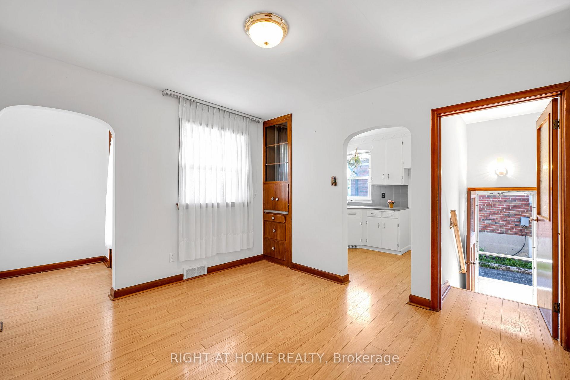 Photo 14 of 154 Chadburn Street N, Oshawa, Central — HOMEH