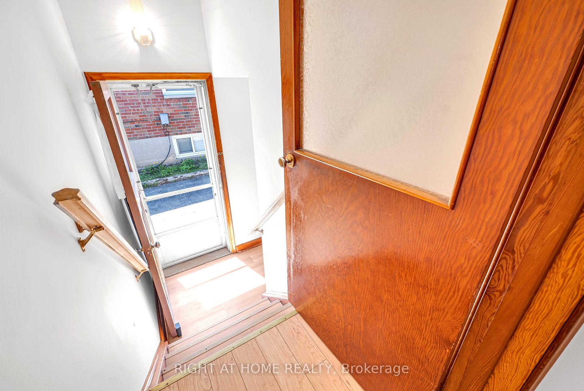 Photo 15 of 154 Chadburn Street N, Oshawa, Central — HOMEH