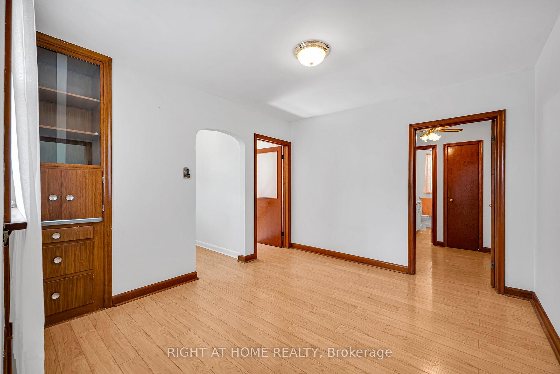 Photo 16 of 154 Chadburn Street N, Oshawa, Central — HOMEH