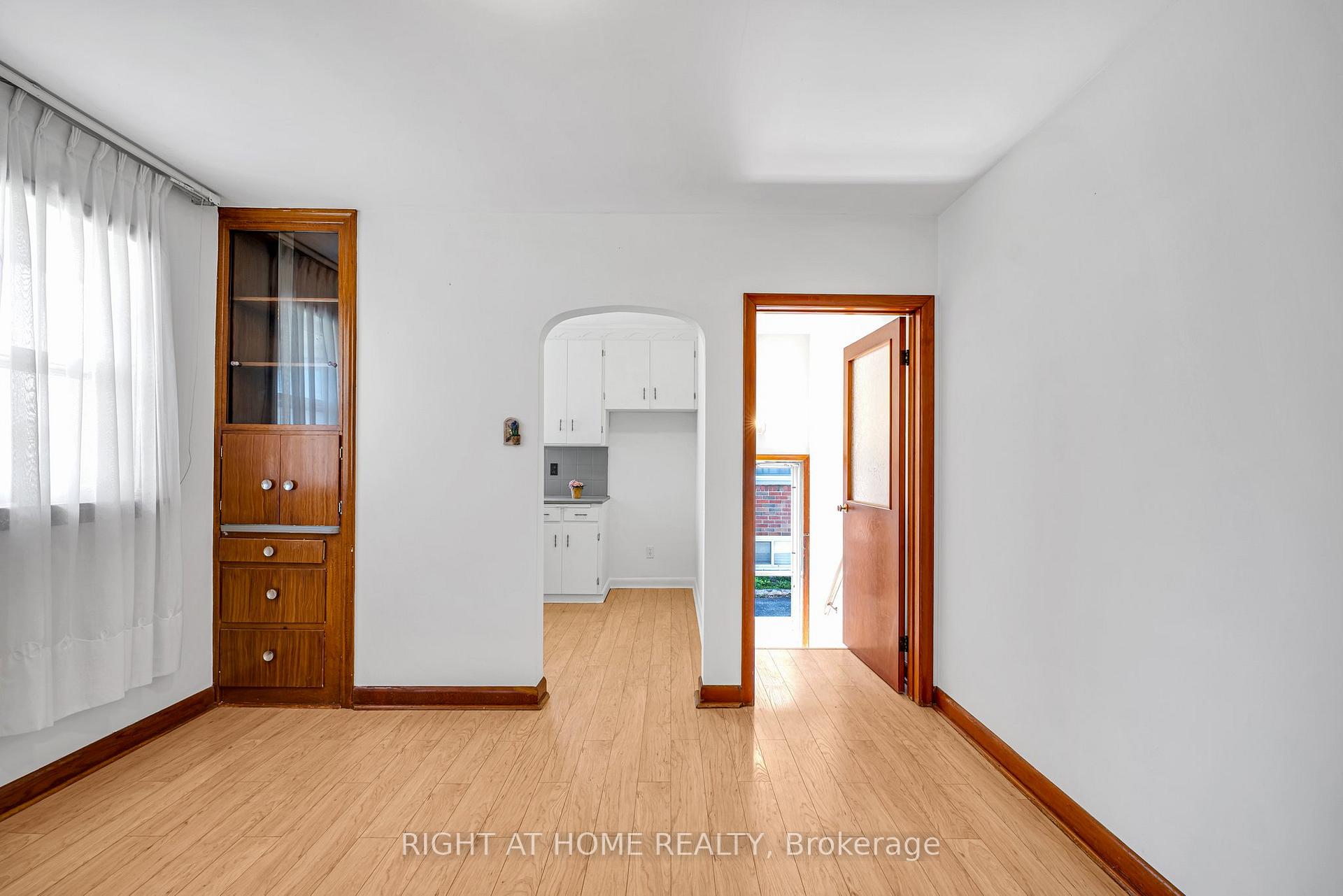 Photo 17 of 154 Chadburn Street N, Oshawa, Central — HOMEH