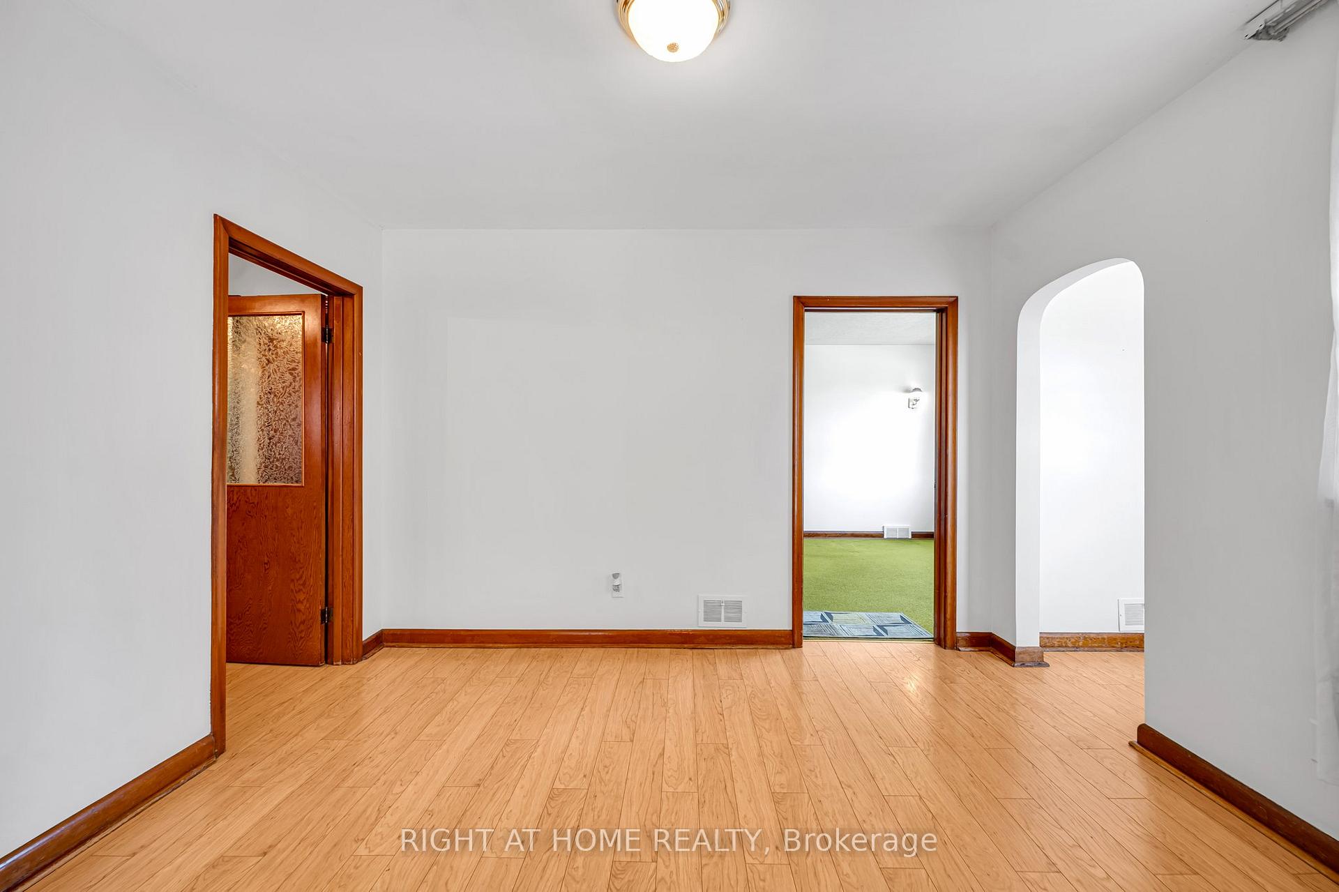 Photo 18 of 154 Chadburn Street N, Oshawa, Central — HOMEH