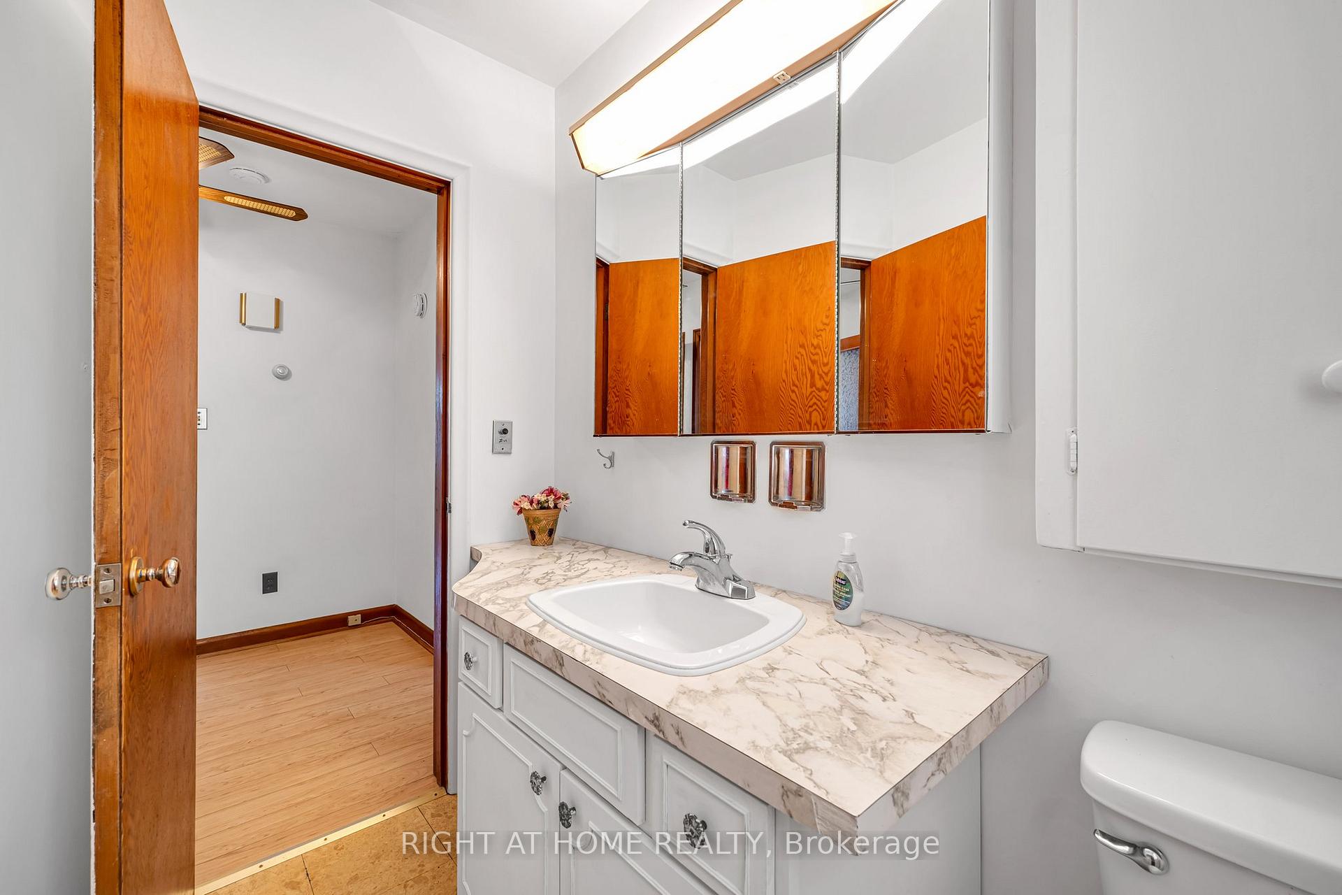 Photo 26 of 154 Chadburn Street N, Oshawa, Central — HOMEH