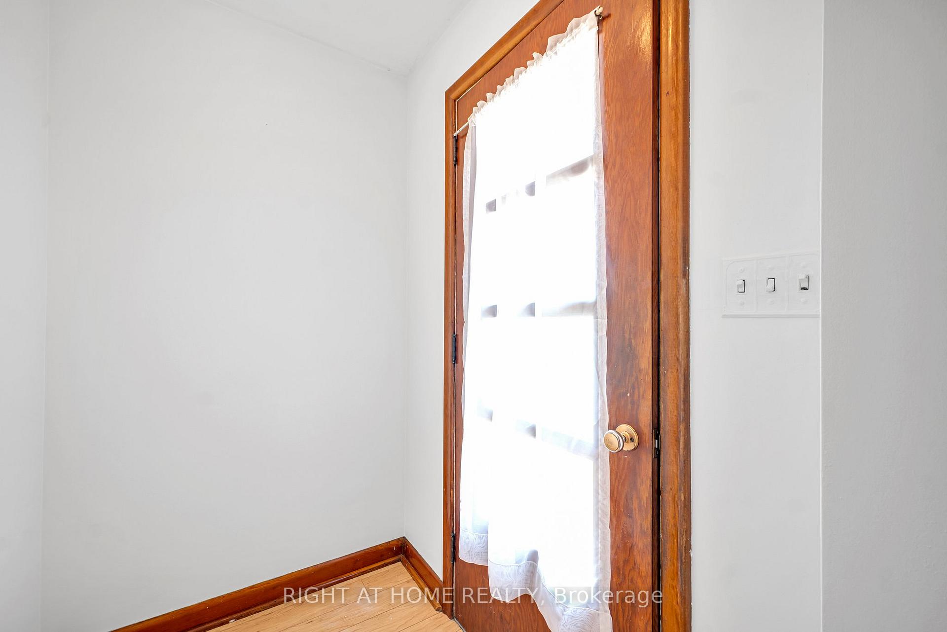 Photo 35 of 154 Chadburn Street N, Oshawa, Central — HOMEH