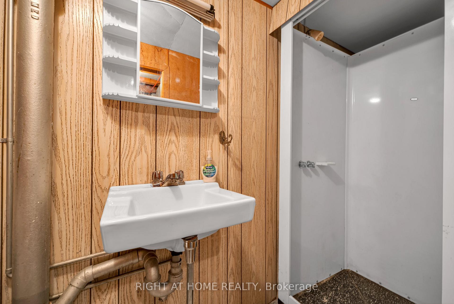 Photo 36 of 154 Chadburn Street N, Oshawa, Central — HOMEH
