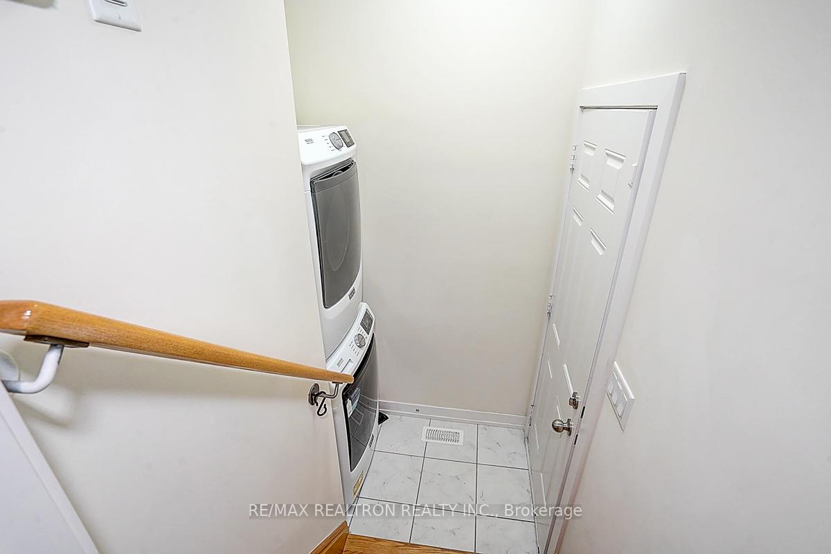 Photo 4 of 2656 Castlegate Crossing, Pickering, Duffin Heights — HOMEH