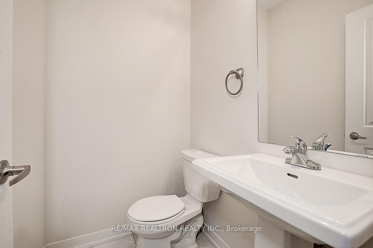 Photo 9 of 2656 Castlegate Crossing, Pickering, Duffin Heights — HOMEH