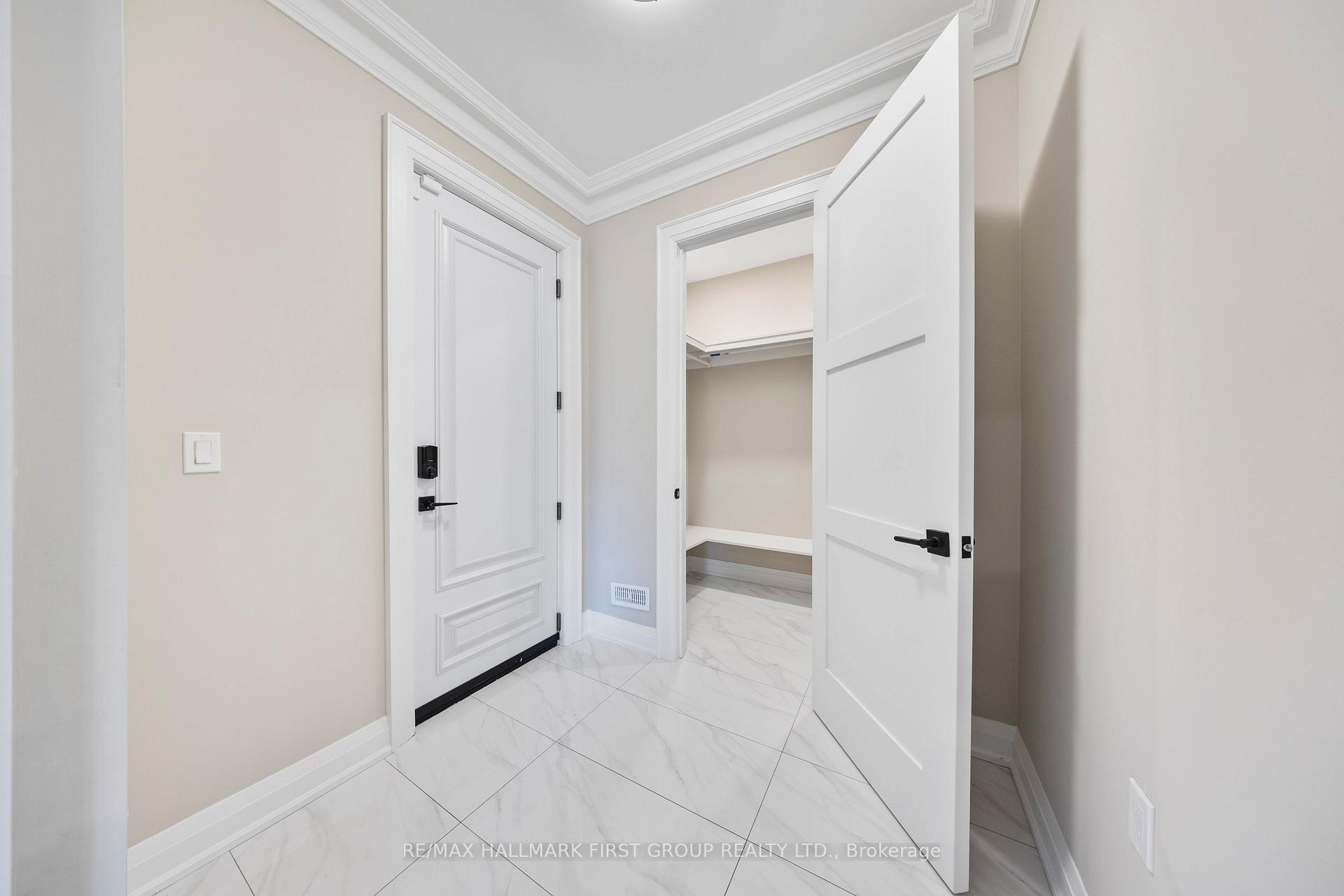 Photo 5 of 732 Hillview Crescent, Pickering, West Shore — HOMEH