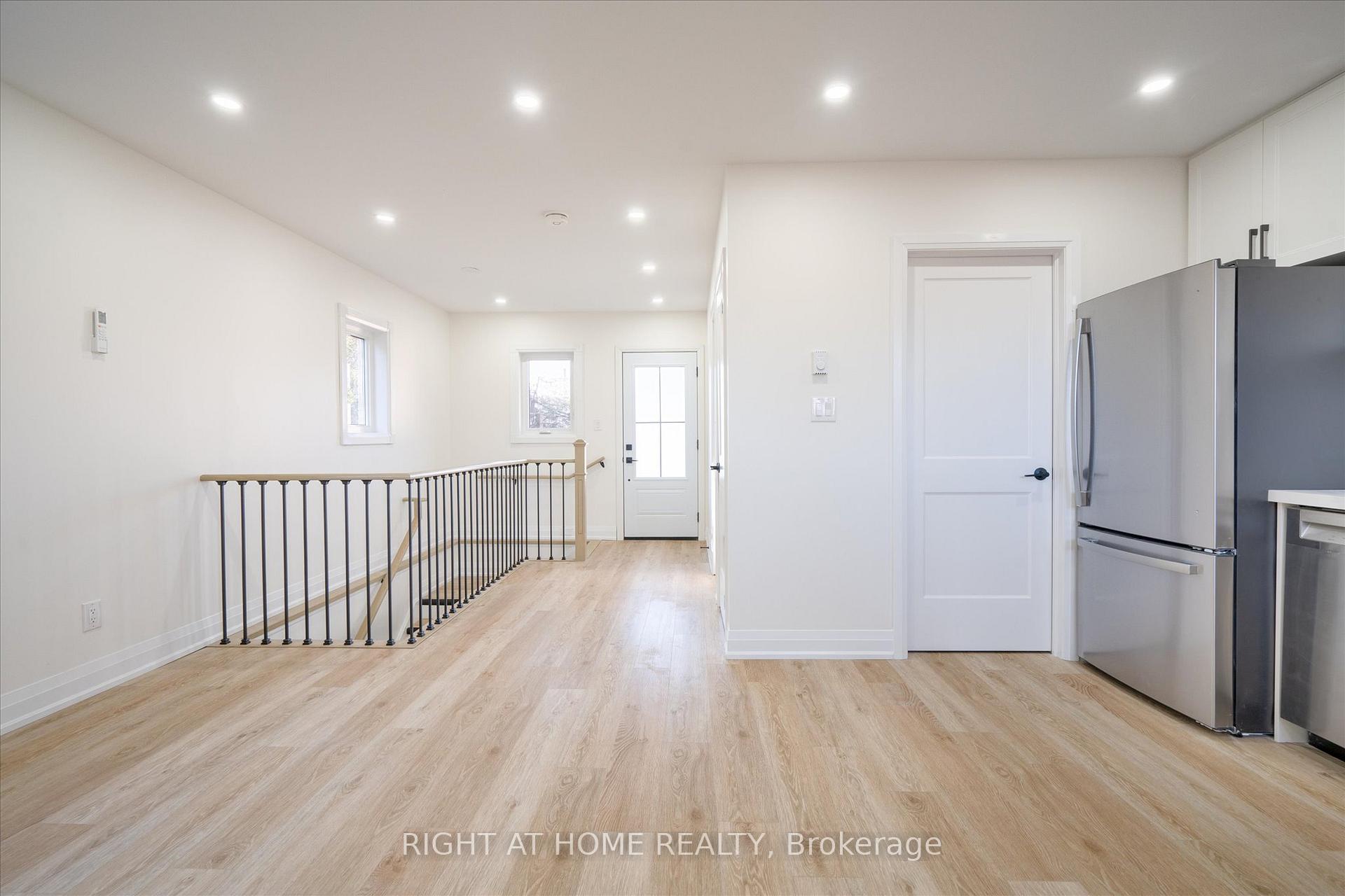 Photo 5 of 809 Helen Crescent, Pickering, Bay Ridges — HOMEH