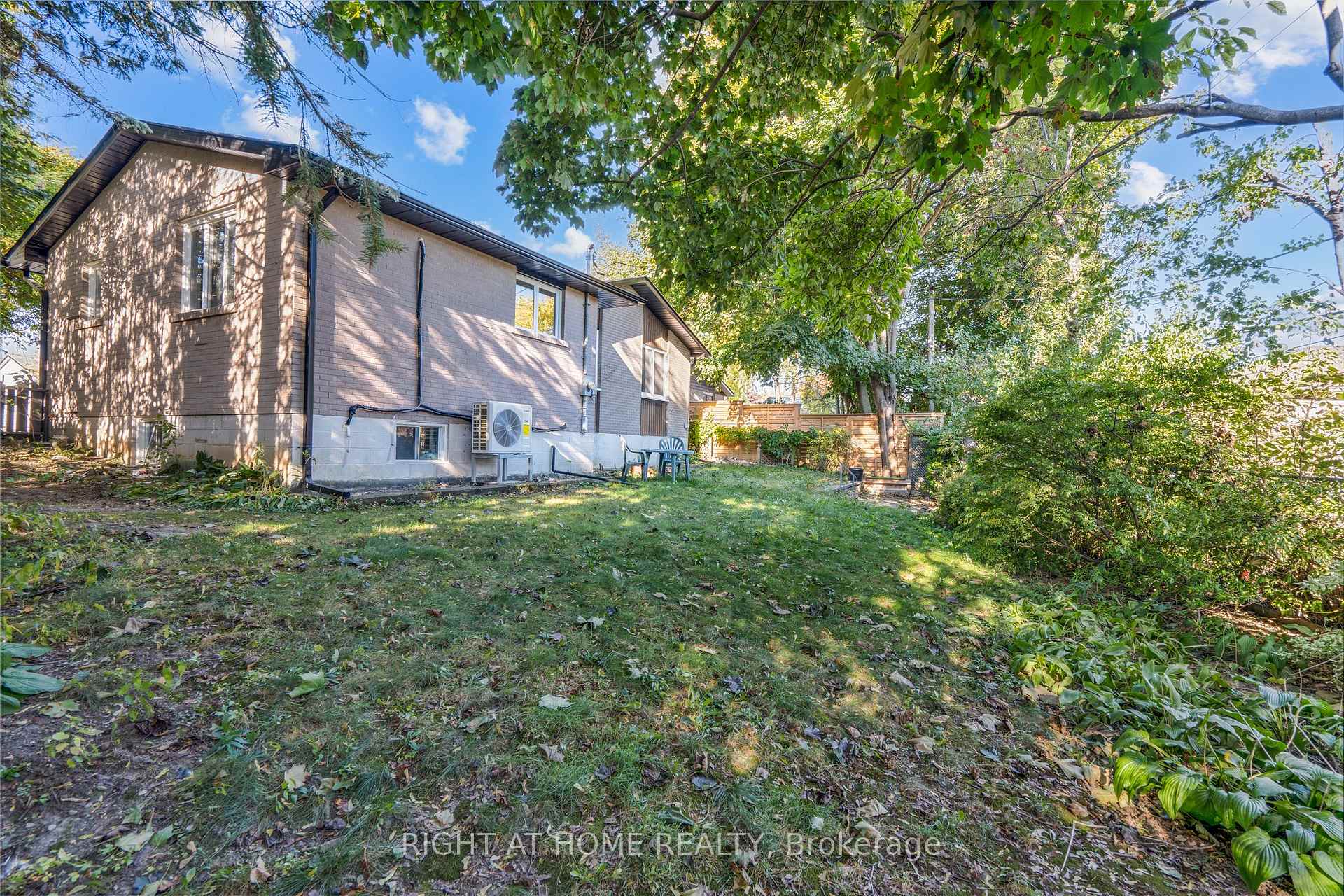 Photo 13 of 809 Helen Crescent, Pickering, Bay Ridges — HOMEH