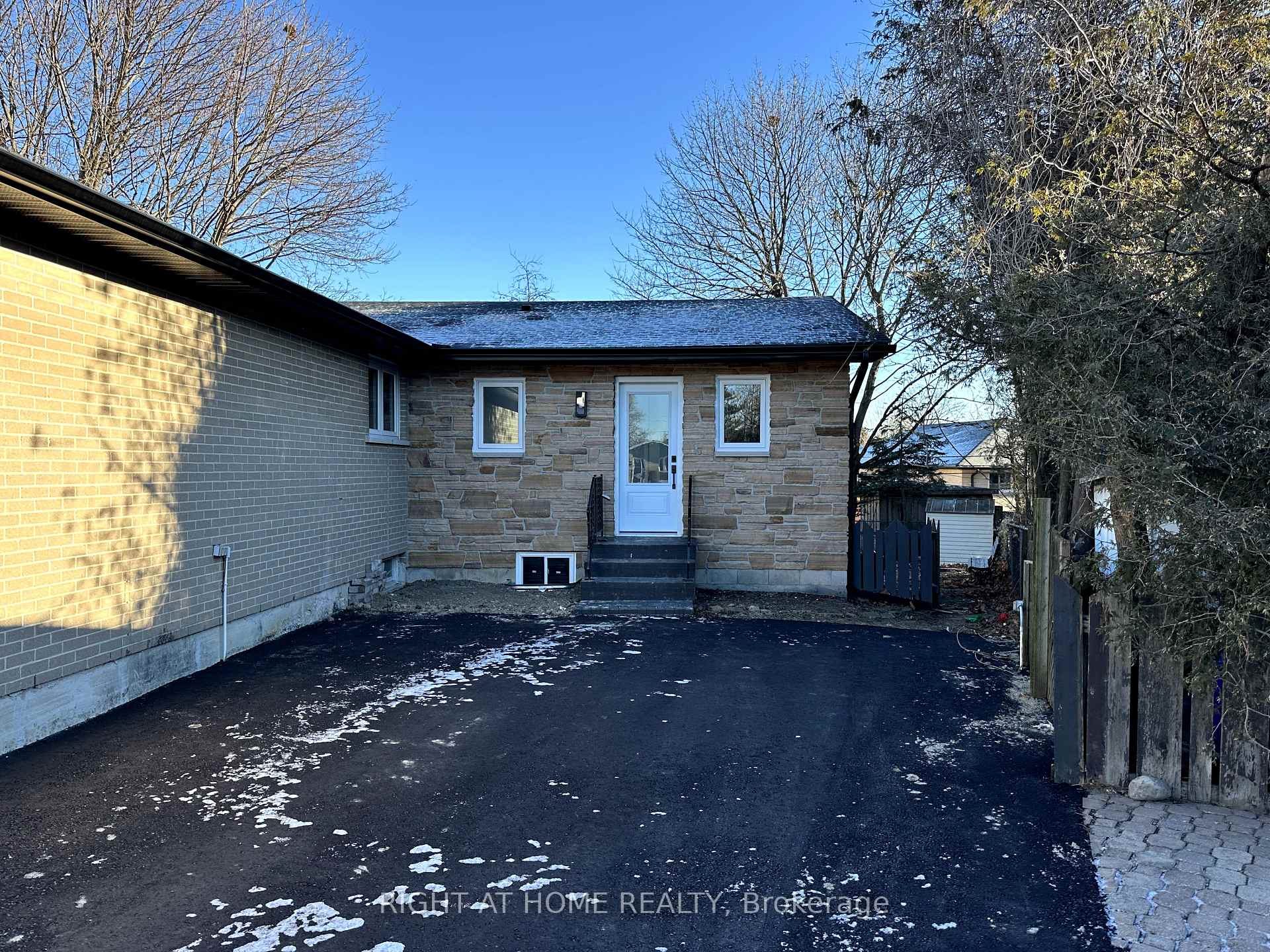 Photo 14 of 809 Helen Crescent, Pickering, Bay Ridges — HOMEH