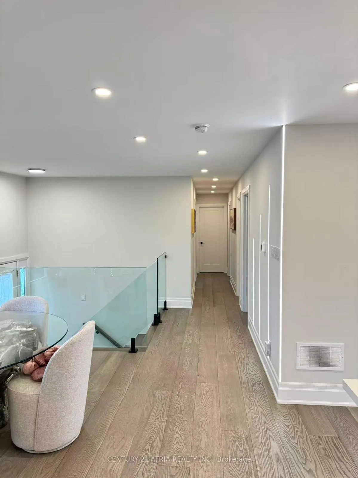 Photo 3 of 31 Sir Caradoc Place, Markham, Markham Village — HOMEH