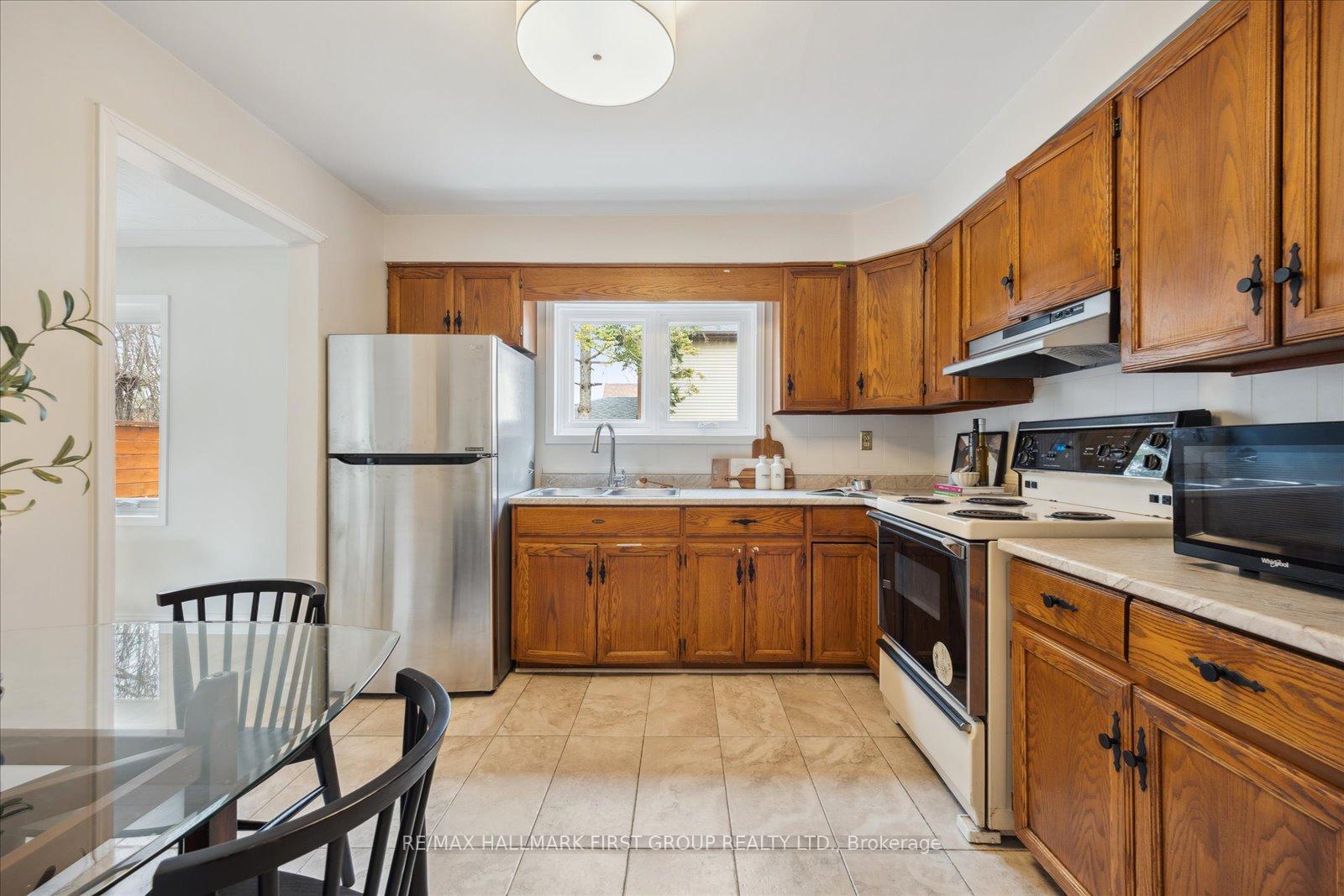 Photo 9 of 533 Oakwood Drive, Pickering, Rosebank — HOMEH