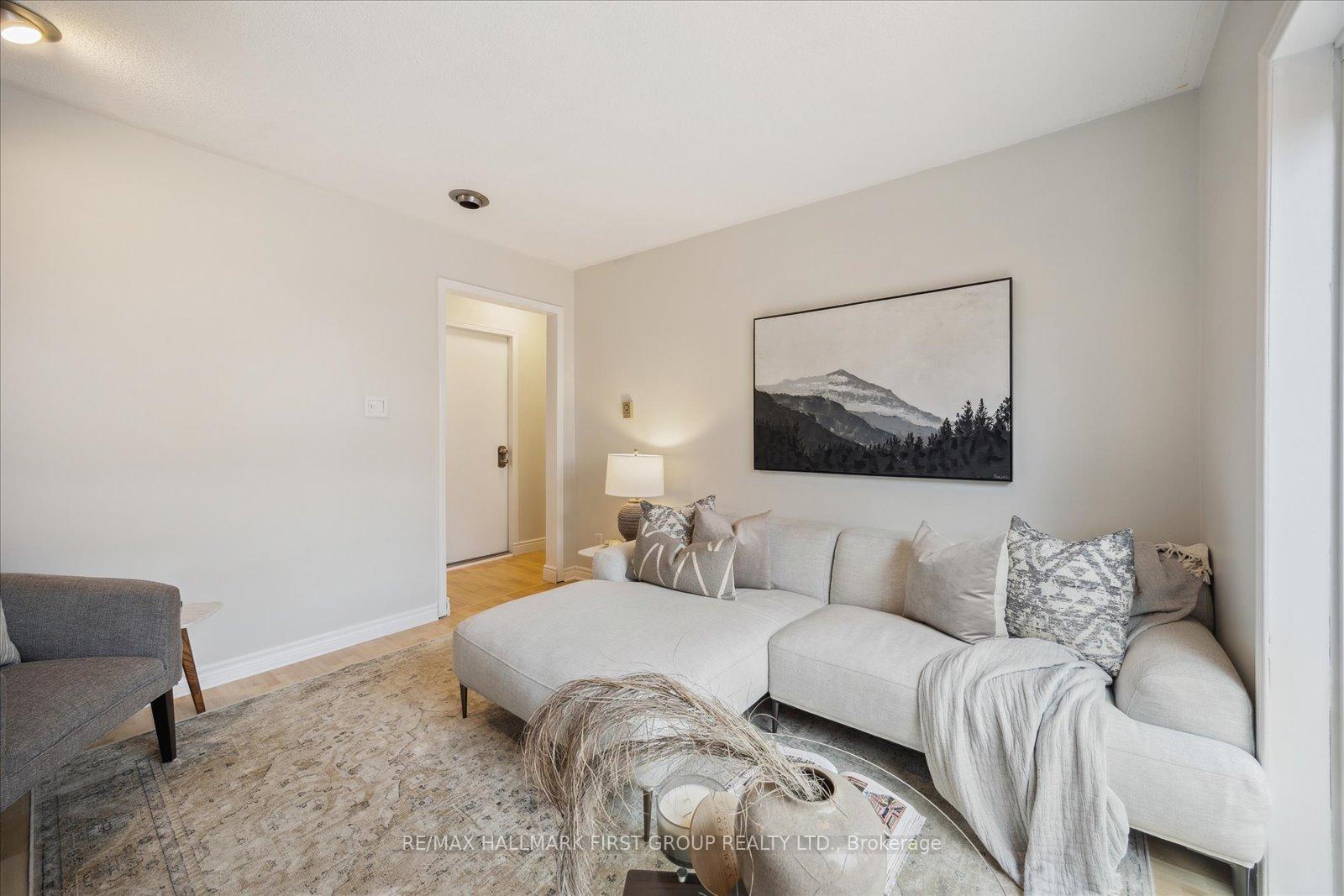 Photo 11 of 533 Oakwood Drive, Pickering, Rosebank — HOMEH
