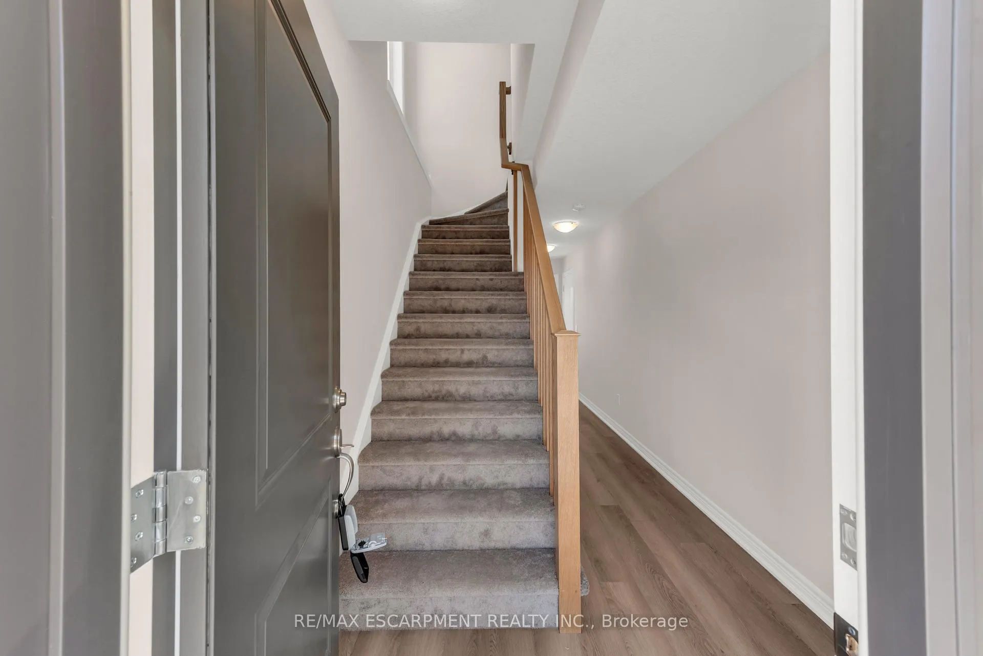 Photo 4 of Unit 57, 19 Picardy Drive, Hamilton, Stoney Creek Mountain — HOMEH