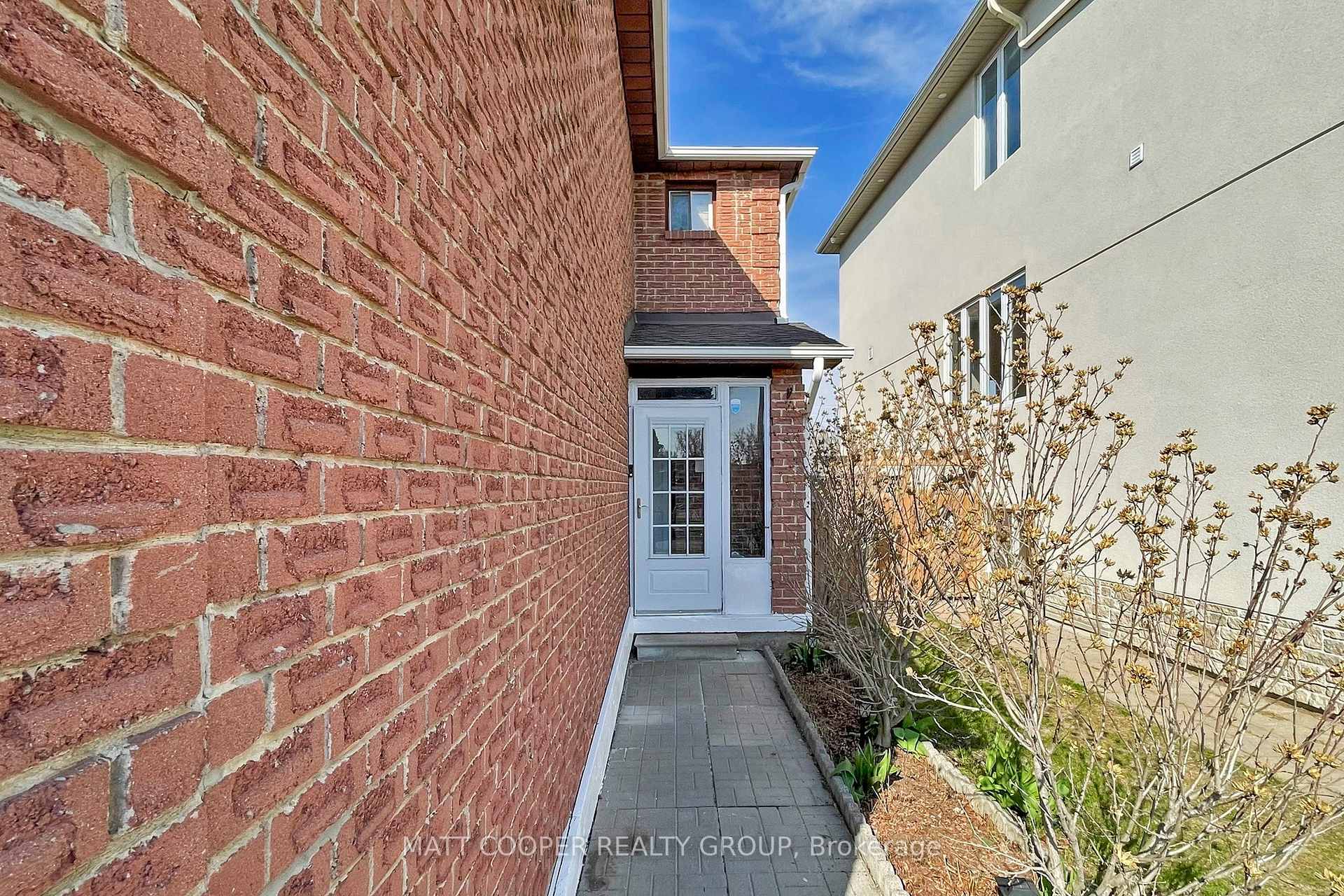 Photo 2 of 1561 Marshcourt Drive, Pickering, Village East — HOMEH