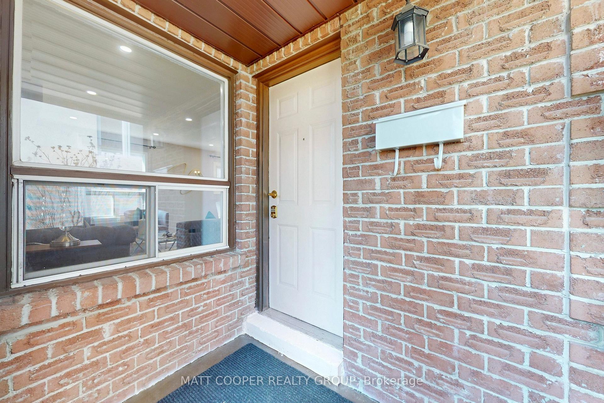 Photo 3 of 1561 Marshcourt Drive, Pickering, Village East — HOMEH