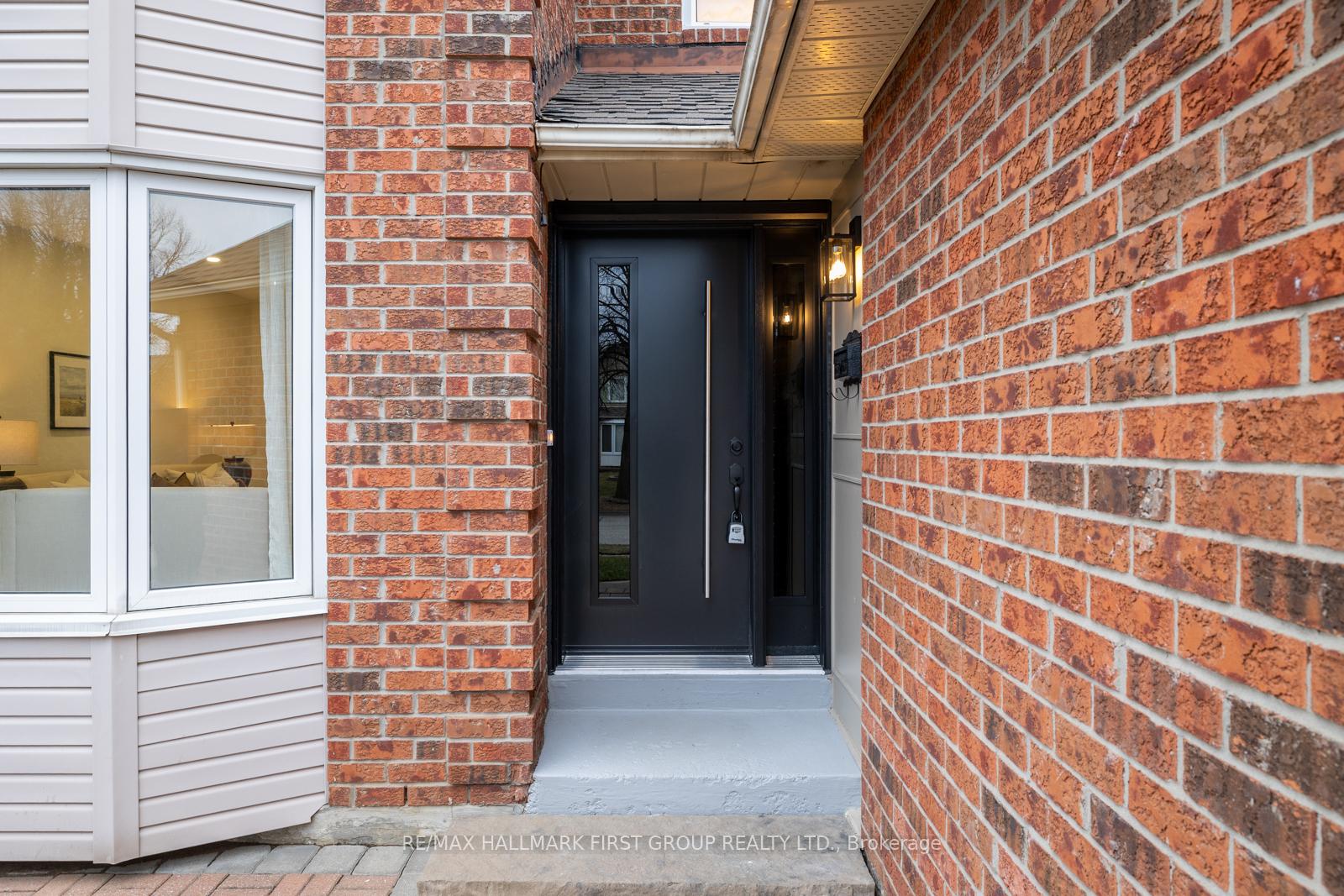 Photo 2 of 1177 Pebblestone Crescent, Pickering, Liverpool — HOMEH