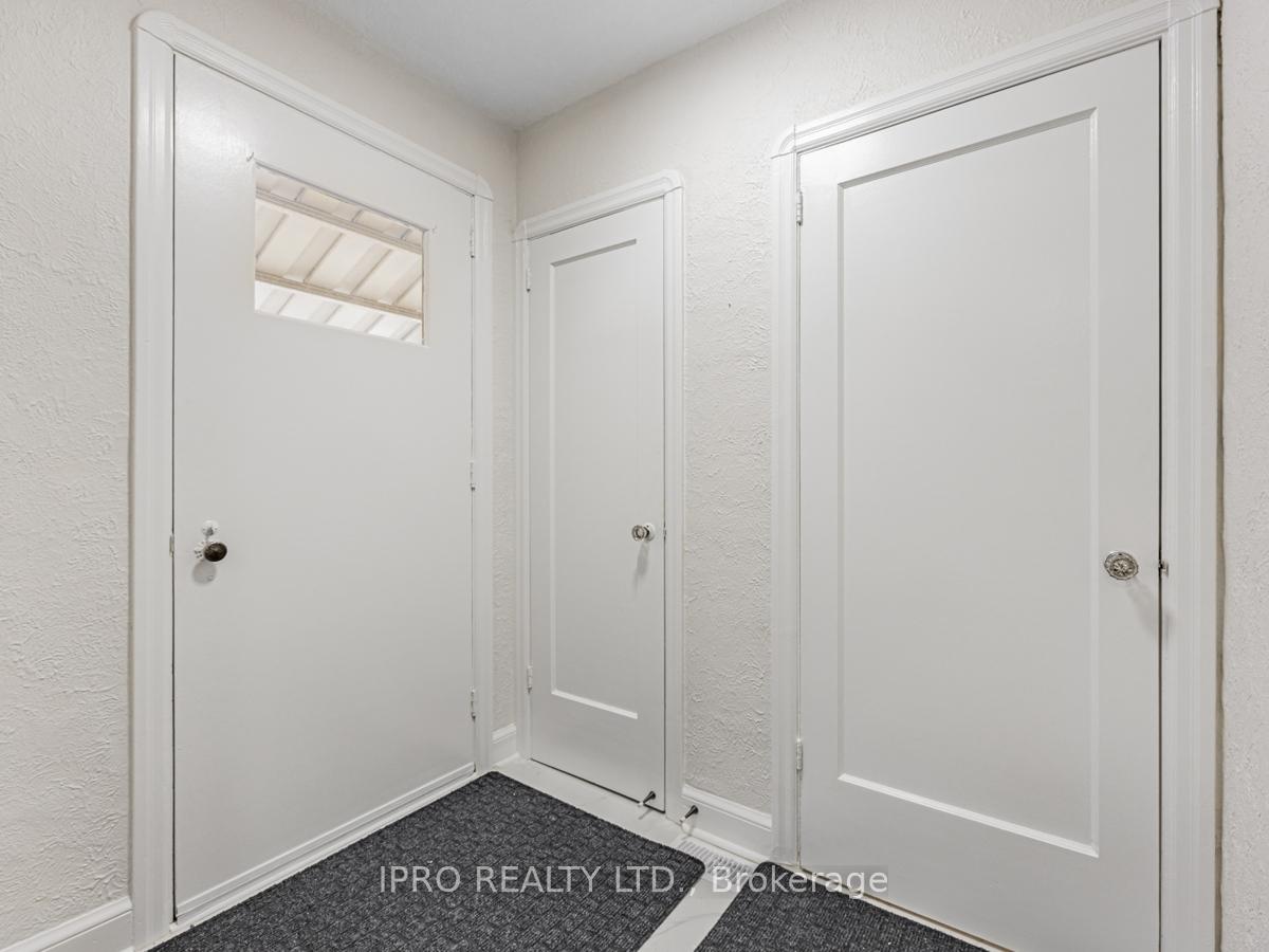 Photo 5 of 104 Oakes Avenue, Oshawa, O'Neill — HOMEH