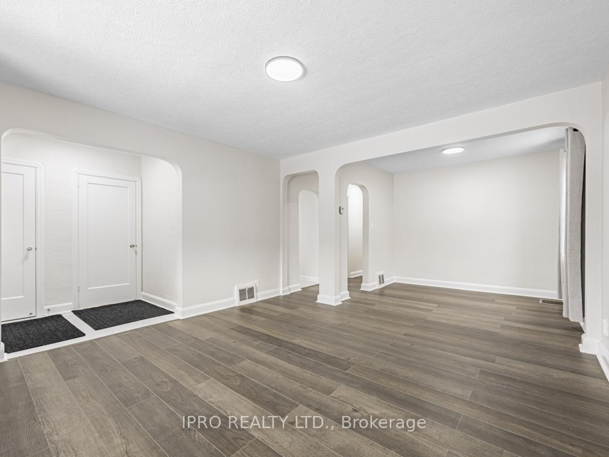 Photo 6 of 104 Oakes Avenue, Oshawa, O'Neill — HOMEH