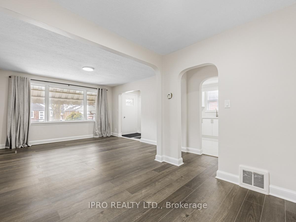 Photo 9 of 104 Oakes Avenue, Oshawa, O'Neill — HOMEH