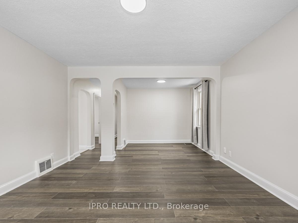 Photo 11 of 104 Oakes Avenue, Oshawa, O'Neill — HOMEH