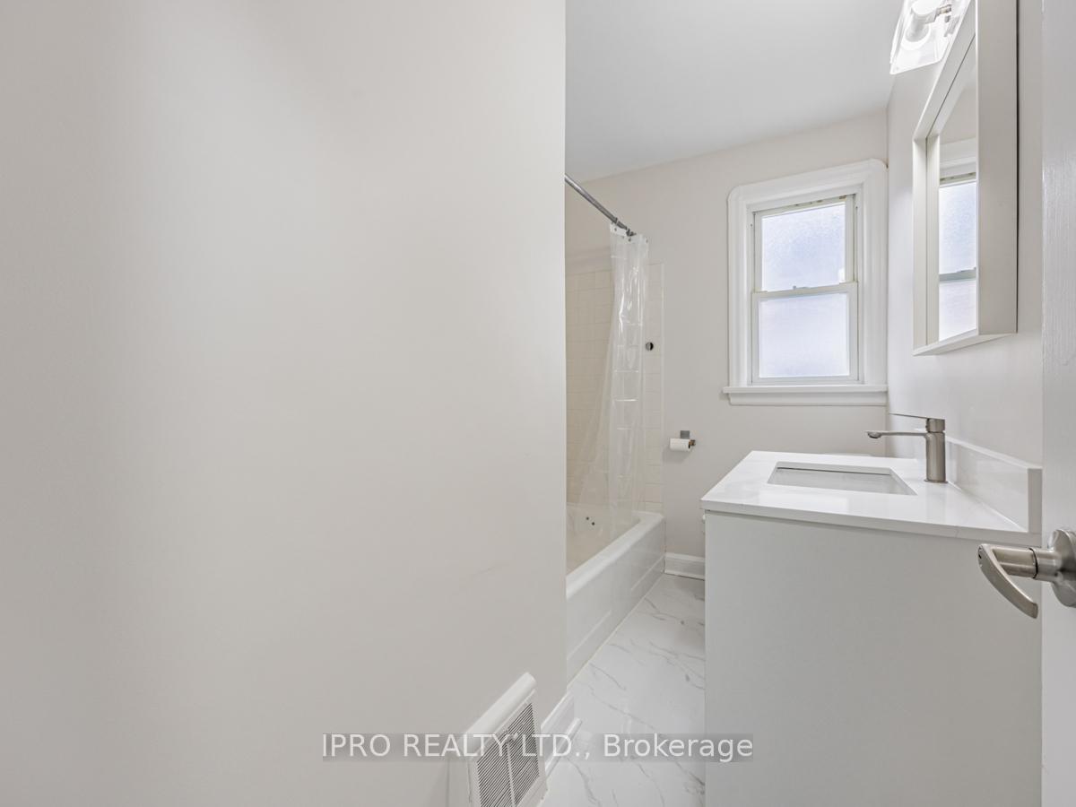 Photo 19 of 104 Oakes Avenue, Oshawa, O'Neill — HOMEH