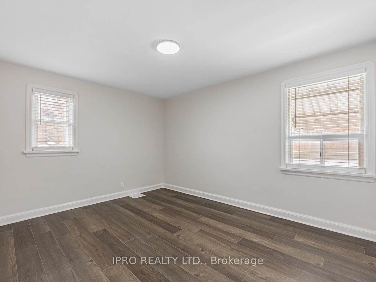 Photo 23 of 104 Oakes Avenue, Oshawa, O'Neill — HOMEH