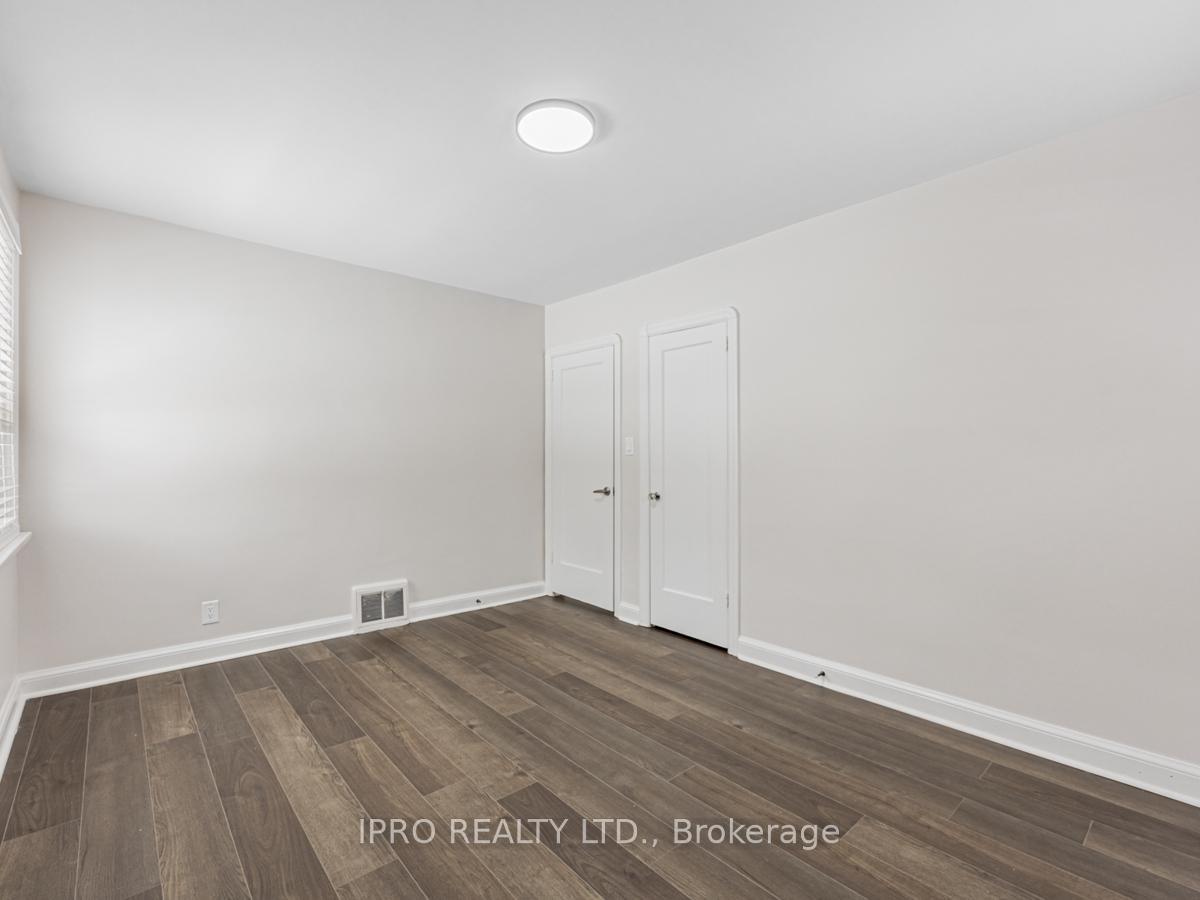 Photo 24 of 104 Oakes Avenue, Oshawa, O'Neill — HOMEH