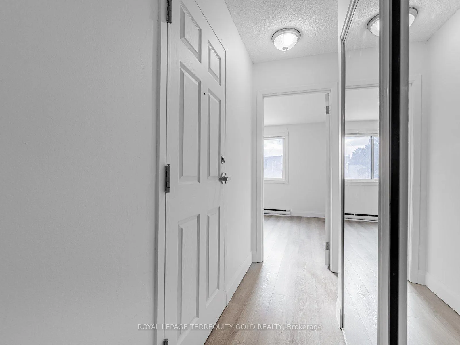 Photo 5 of Unit 2, 41 Summerhill Avenue, Toronto, Rosedale-Moore Park — HOMEH