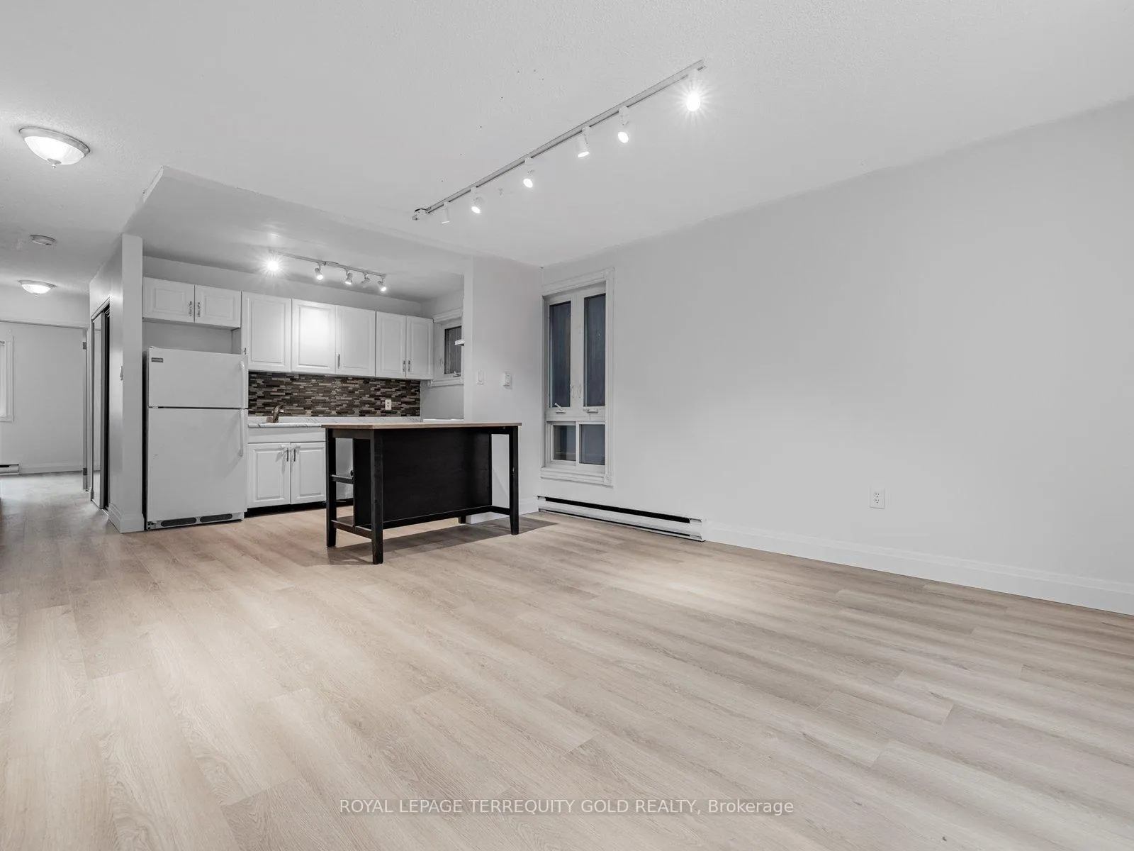 Photo 6 of Unit 2, 41 Summerhill Avenue, Toronto, Rosedale-Moore Park — HOMEH