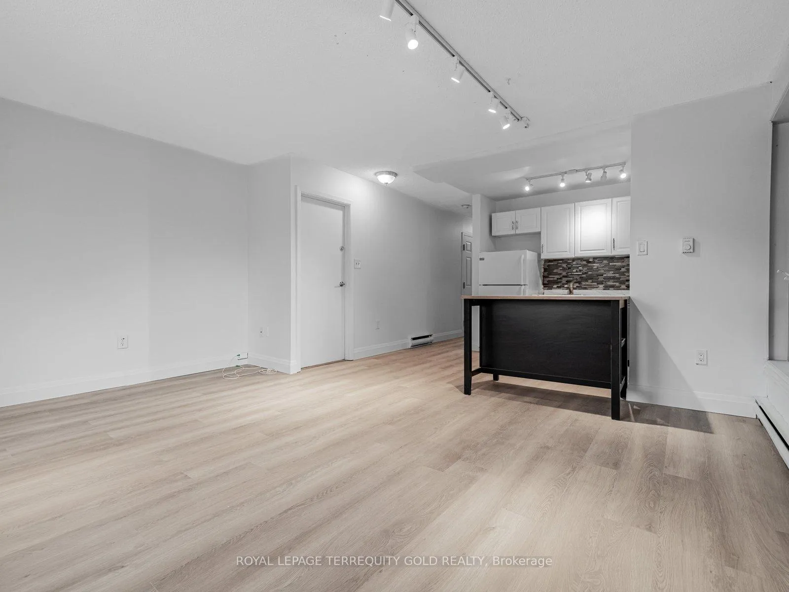 Photo 7 of Unit 2, 41 Summerhill Avenue, Toronto, Rosedale-Moore Park — HOMEH
