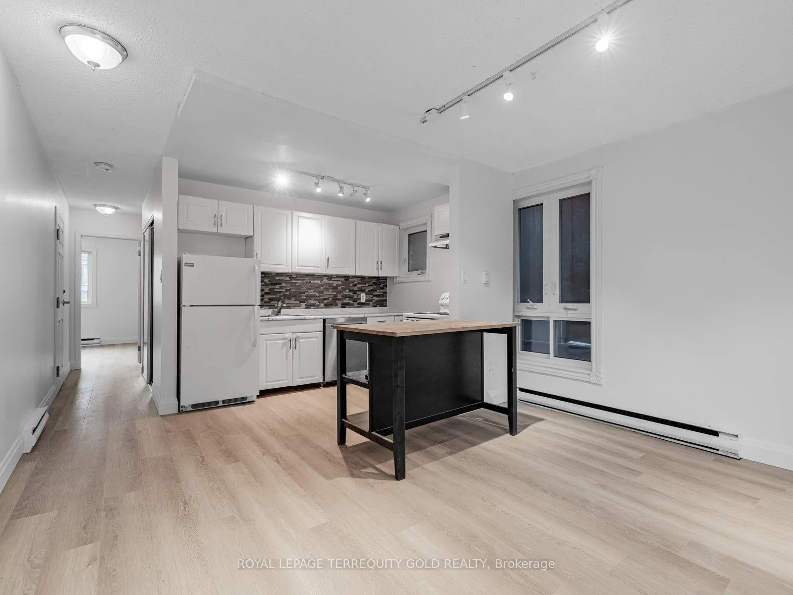 Photo 8 of Unit 2, 41 Summerhill Avenue, Toronto, Rosedale-Moore Park — HOMEH