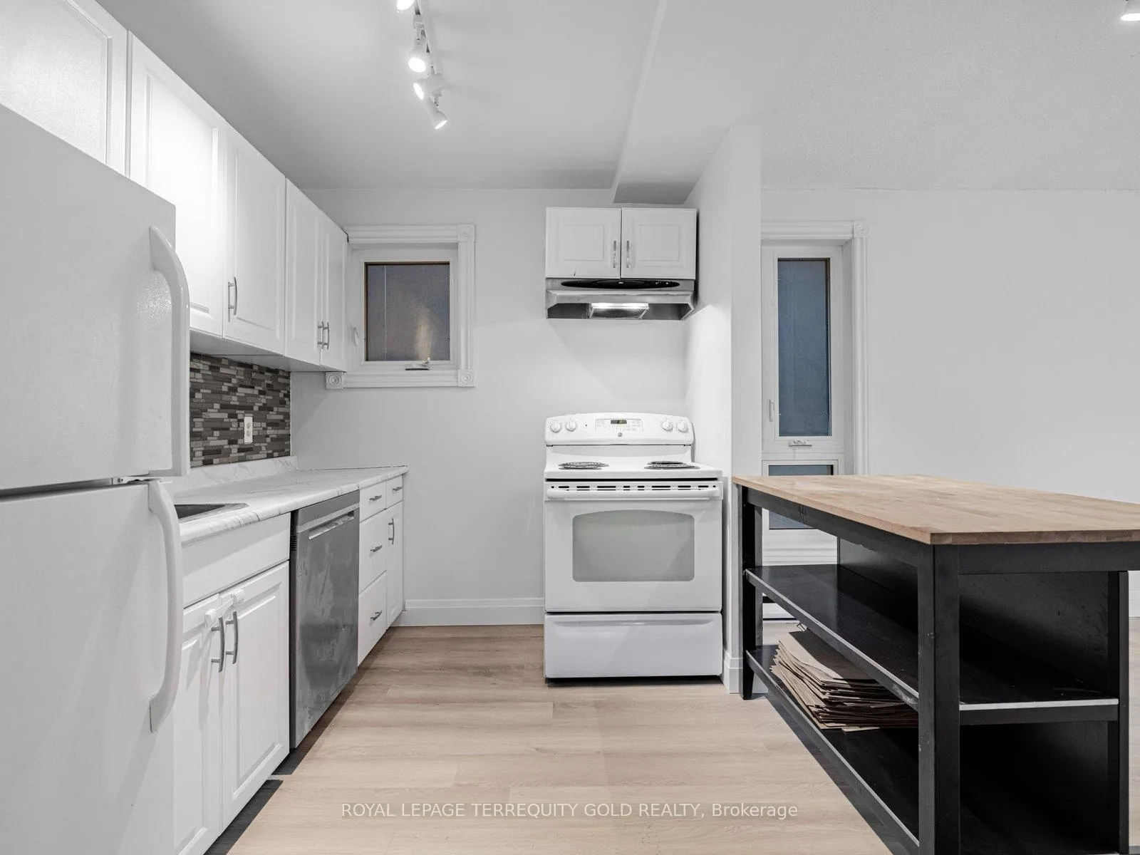 Photo 12 of Unit 2, 41 Summerhill Avenue, Toronto, Rosedale-Moore Park — HOMEH