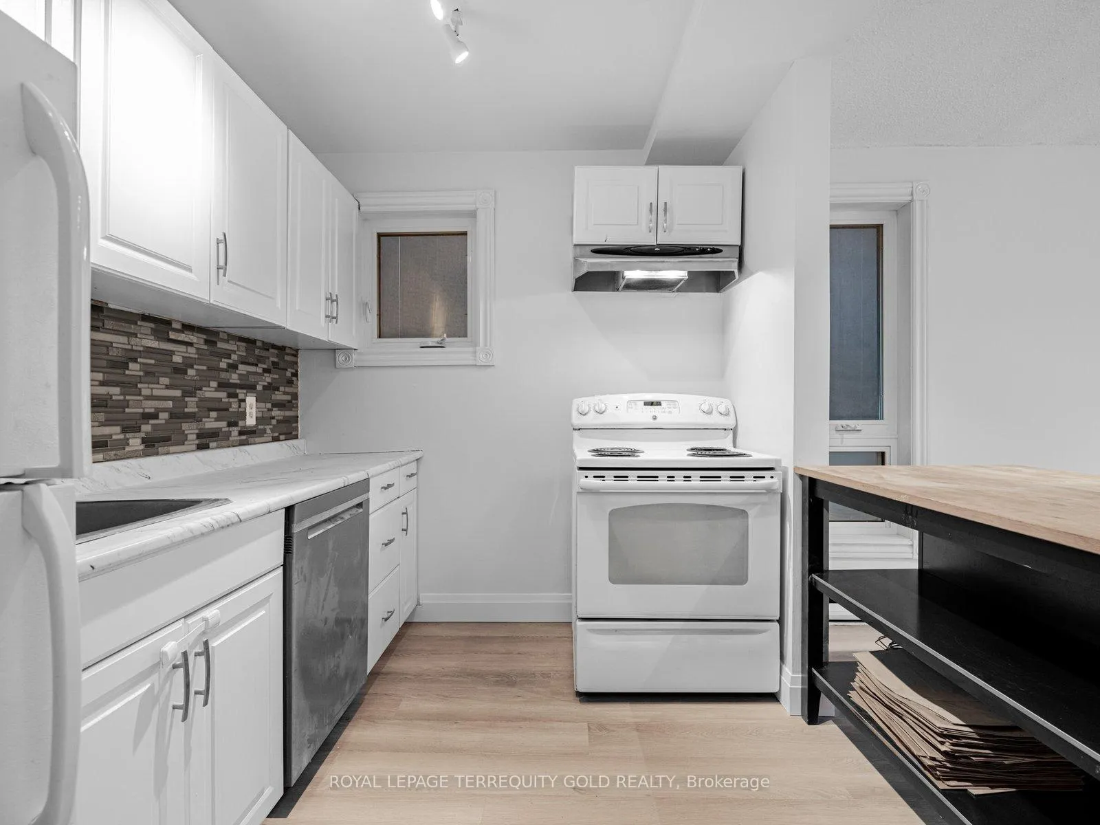 Photo 13 of Unit 2, 41 Summerhill Avenue, Toronto, Rosedale-Moore Park — HOMEH