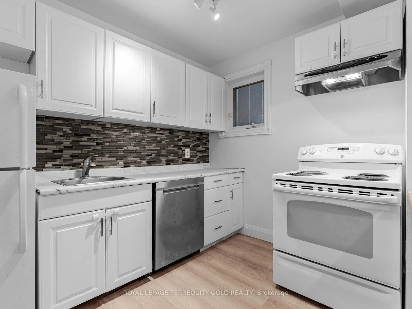Photo 15 of Unit 2, 41 Summerhill Avenue, Toronto, Rosedale-Moore Park — HOMEH