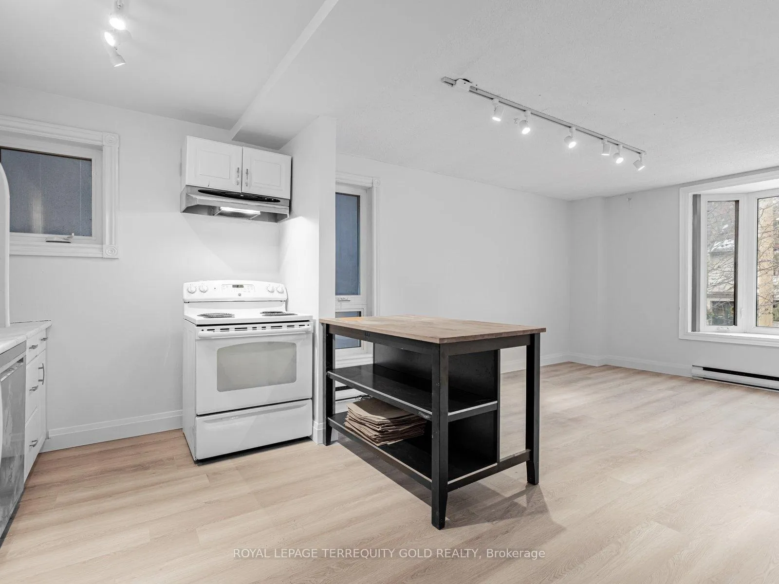 Photo 16 of Unit 2, 41 Summerhill Avenue, Toronto, Rosedale-Moore Park — HOMEH