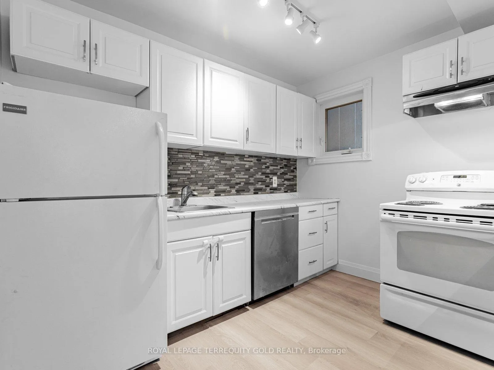 Photo 17 of Unit 2, 41 Summerhill Avenue, Toronto, Rosedale-Moore Park — HOMEH